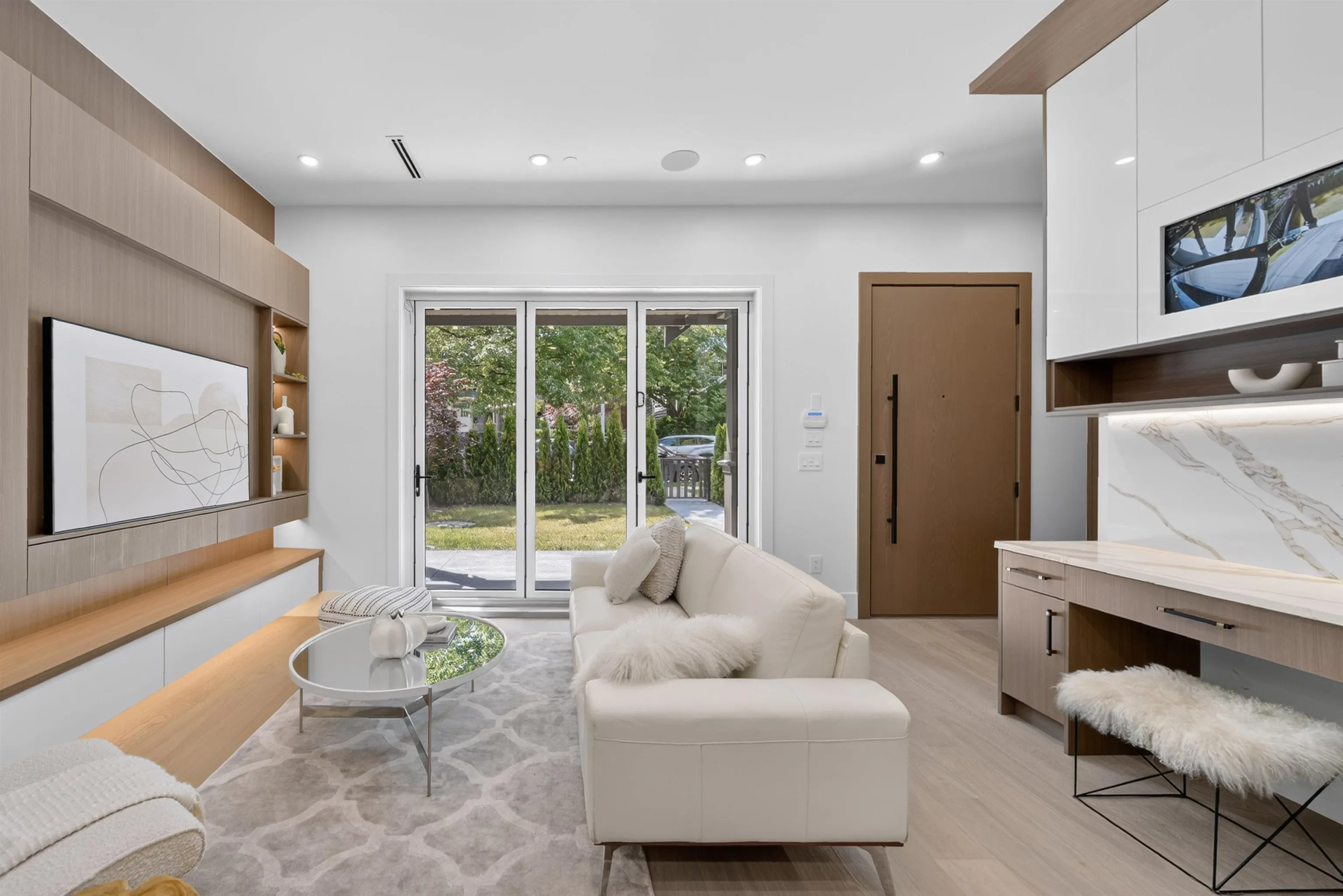 847 E 10th Avenue #1