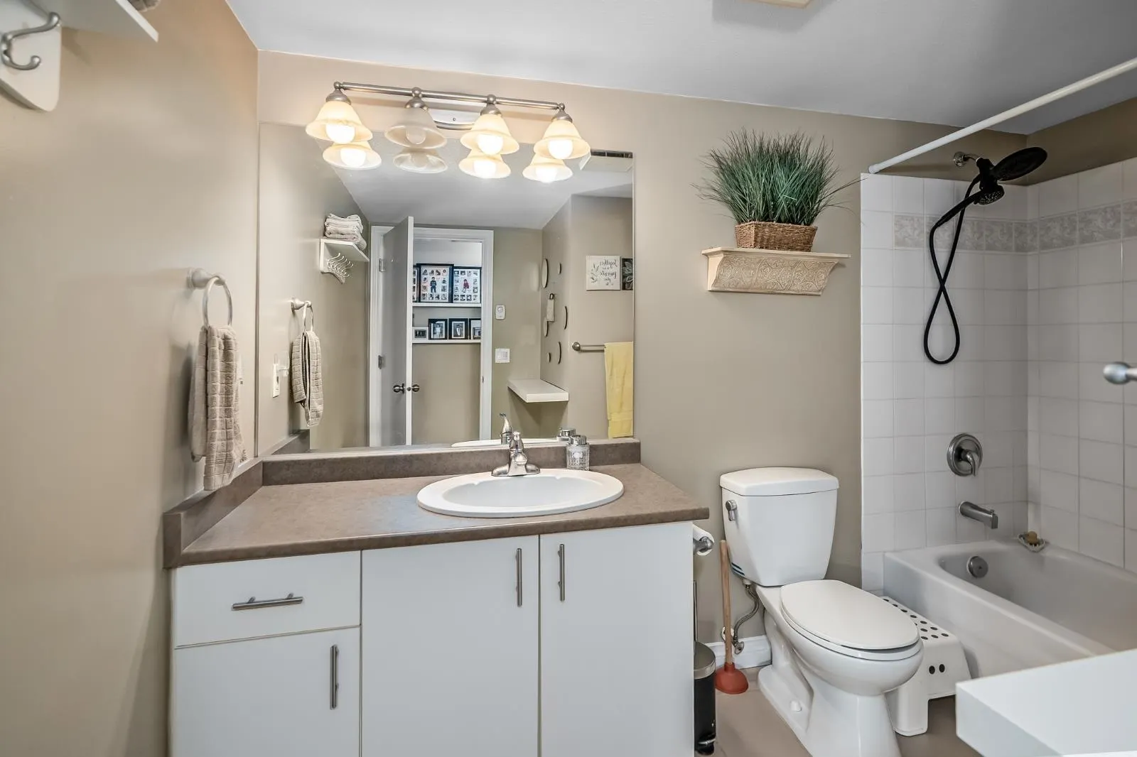 27358 32 Avenue #219