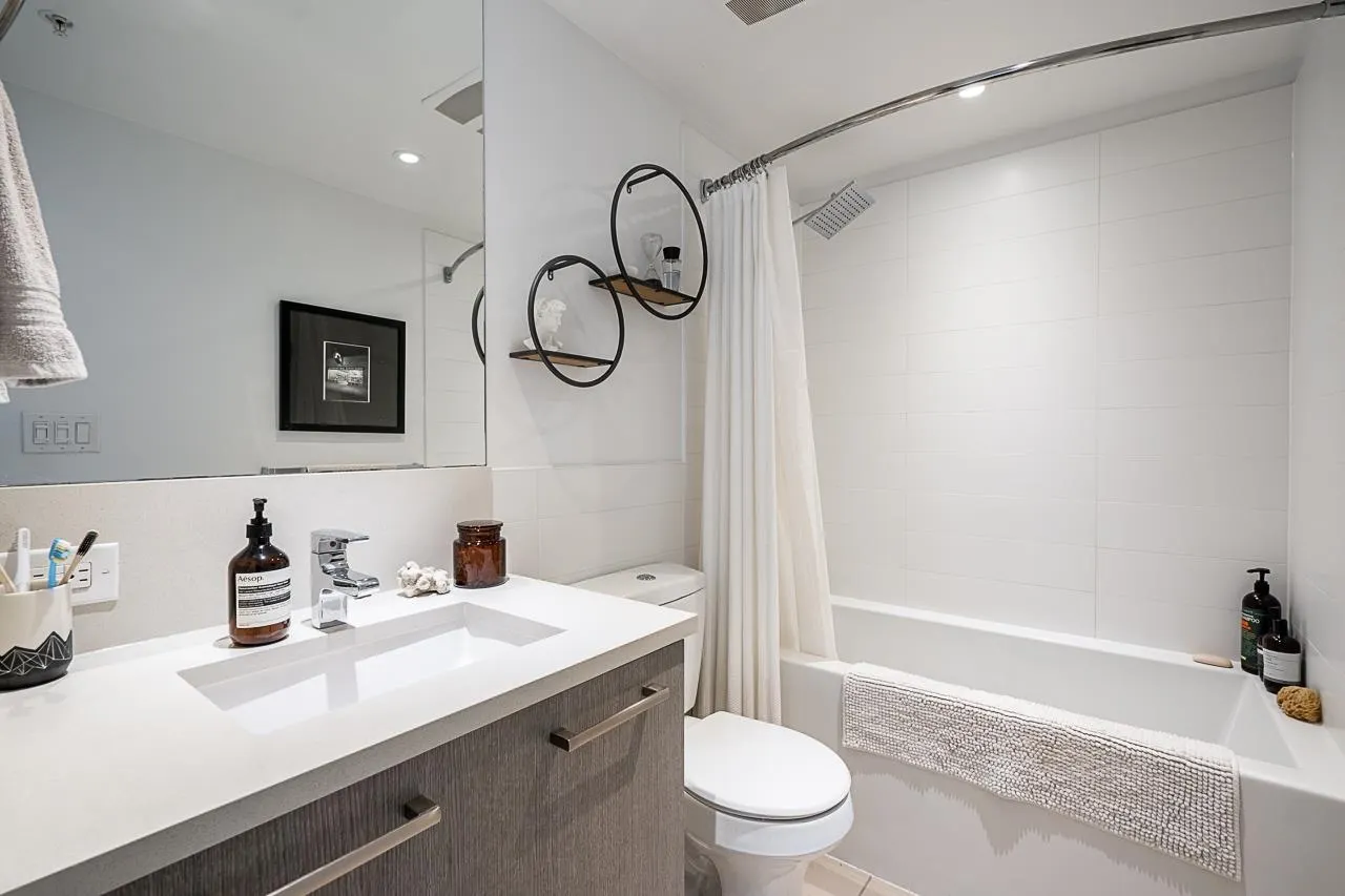 933 E Hastings Street #1110