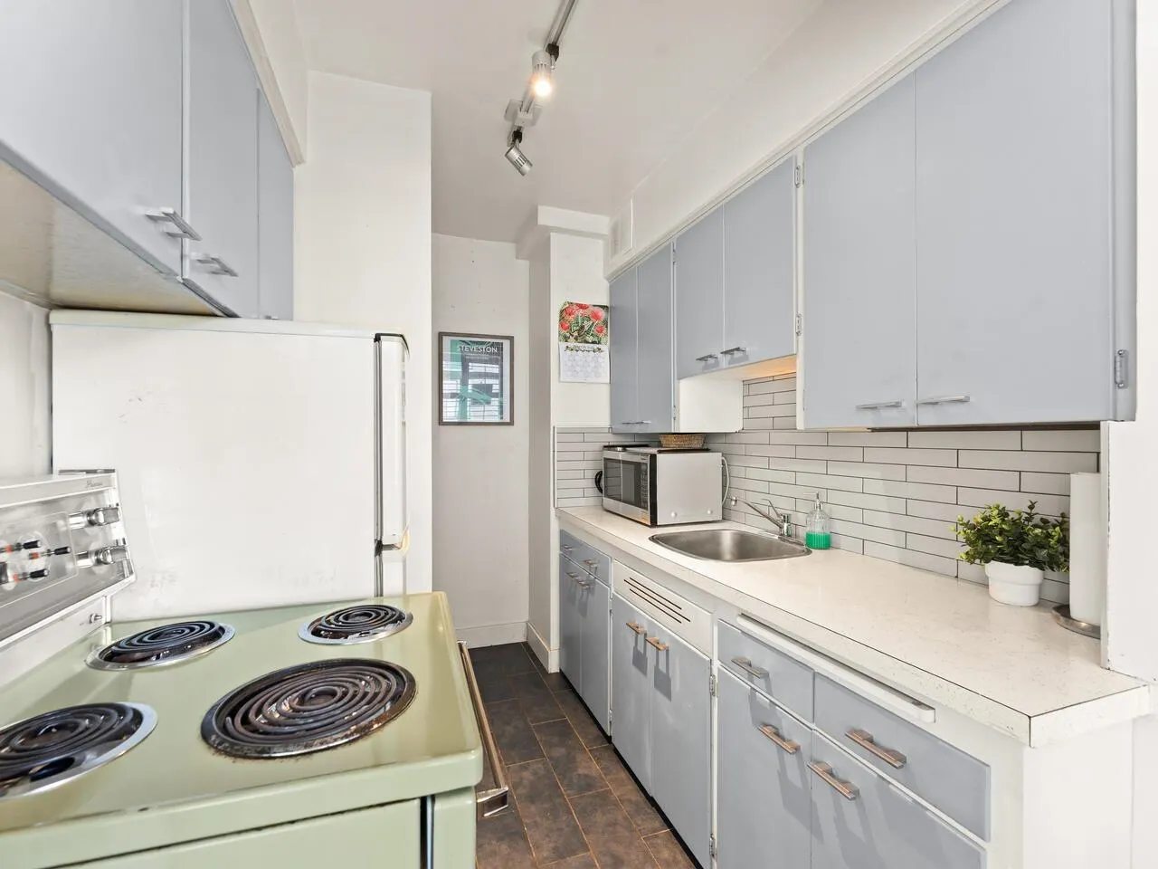 1975 Pendrell Street #304
