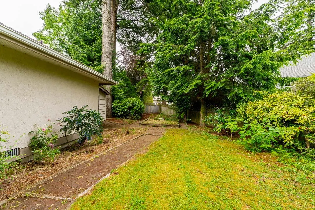 13096 21a Avenue