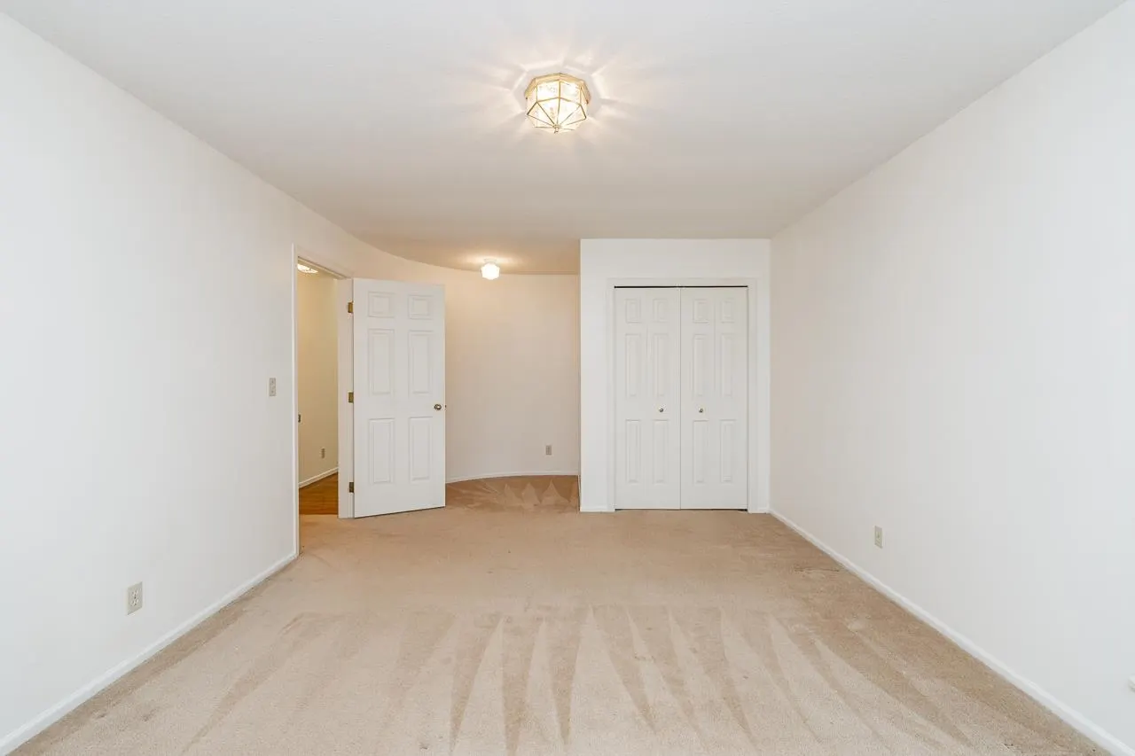 13096 21a Avenue