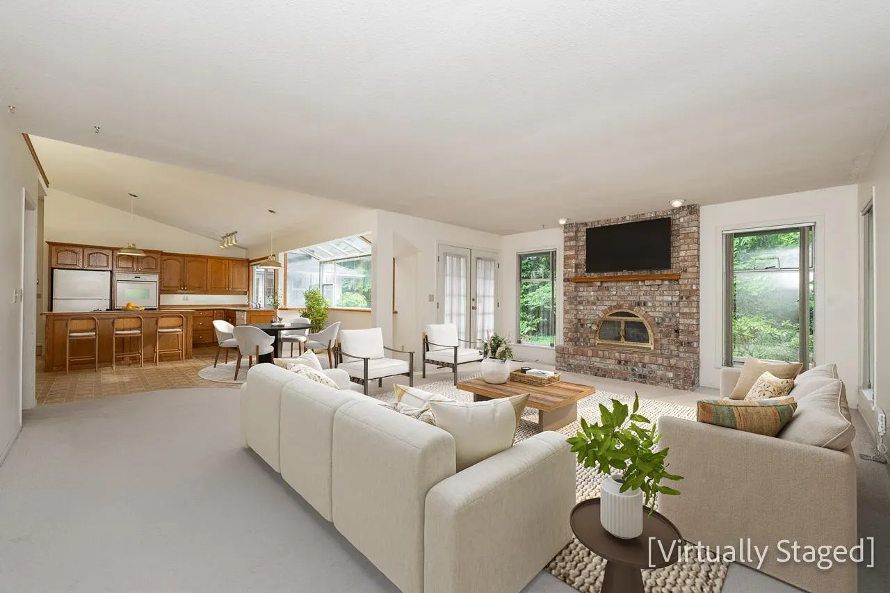 13096 21a Avenue