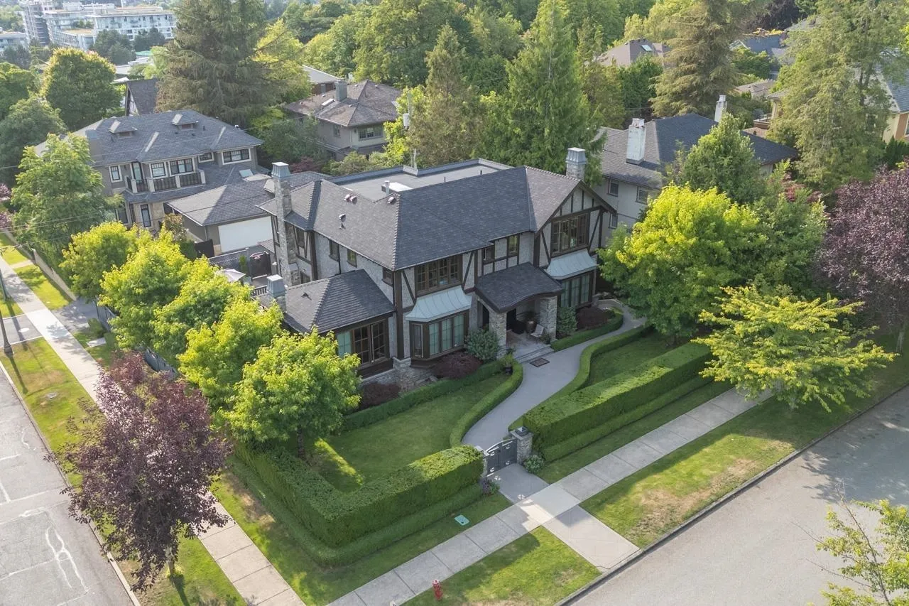 4281 Pine Crescent