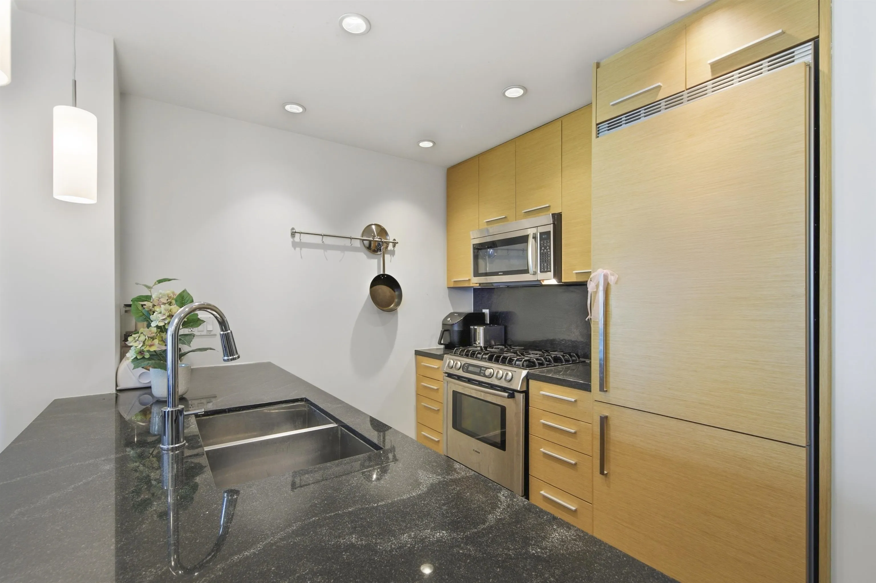 2528 Maple Street #403