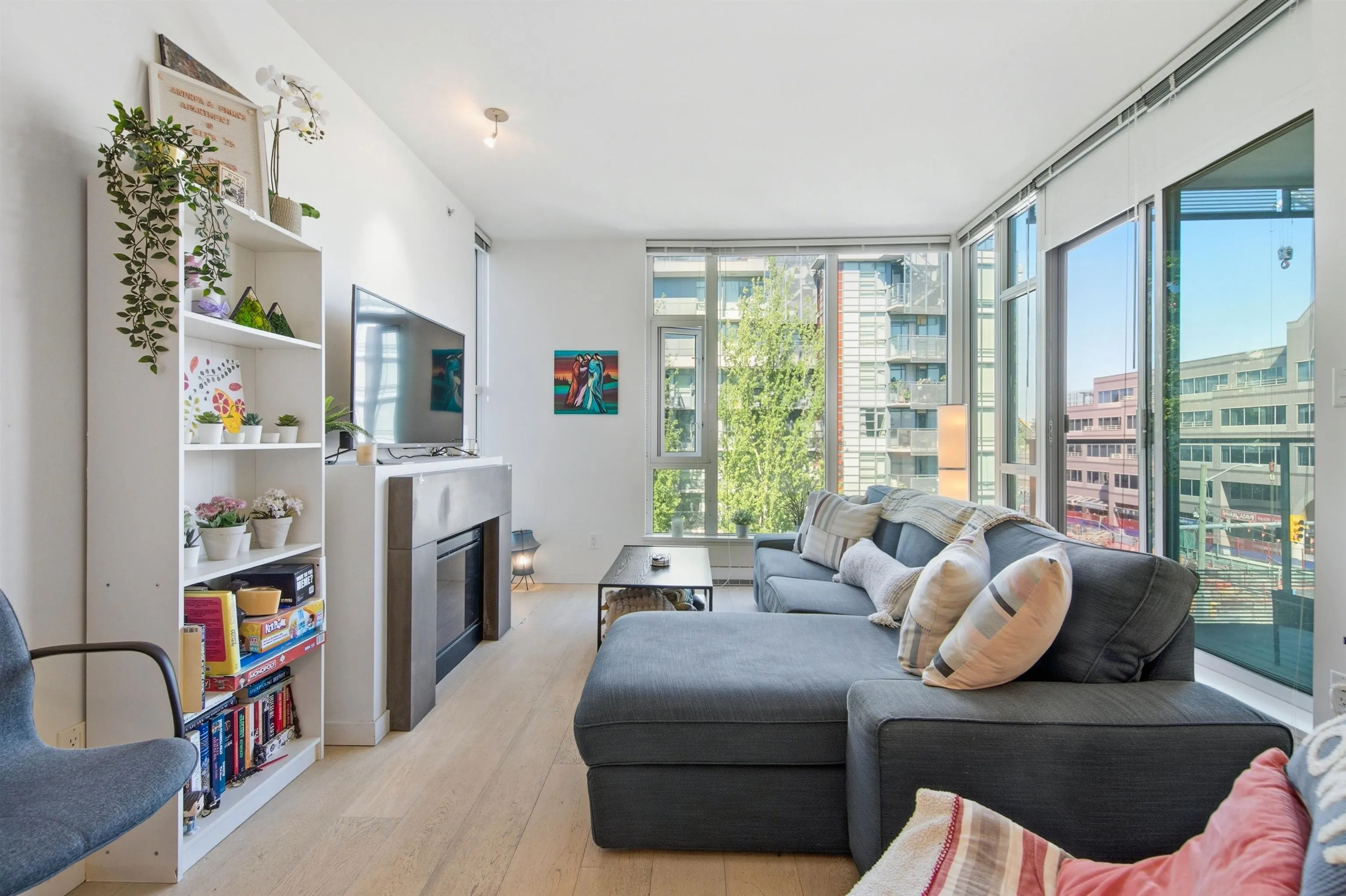 2528 Maple Street #403