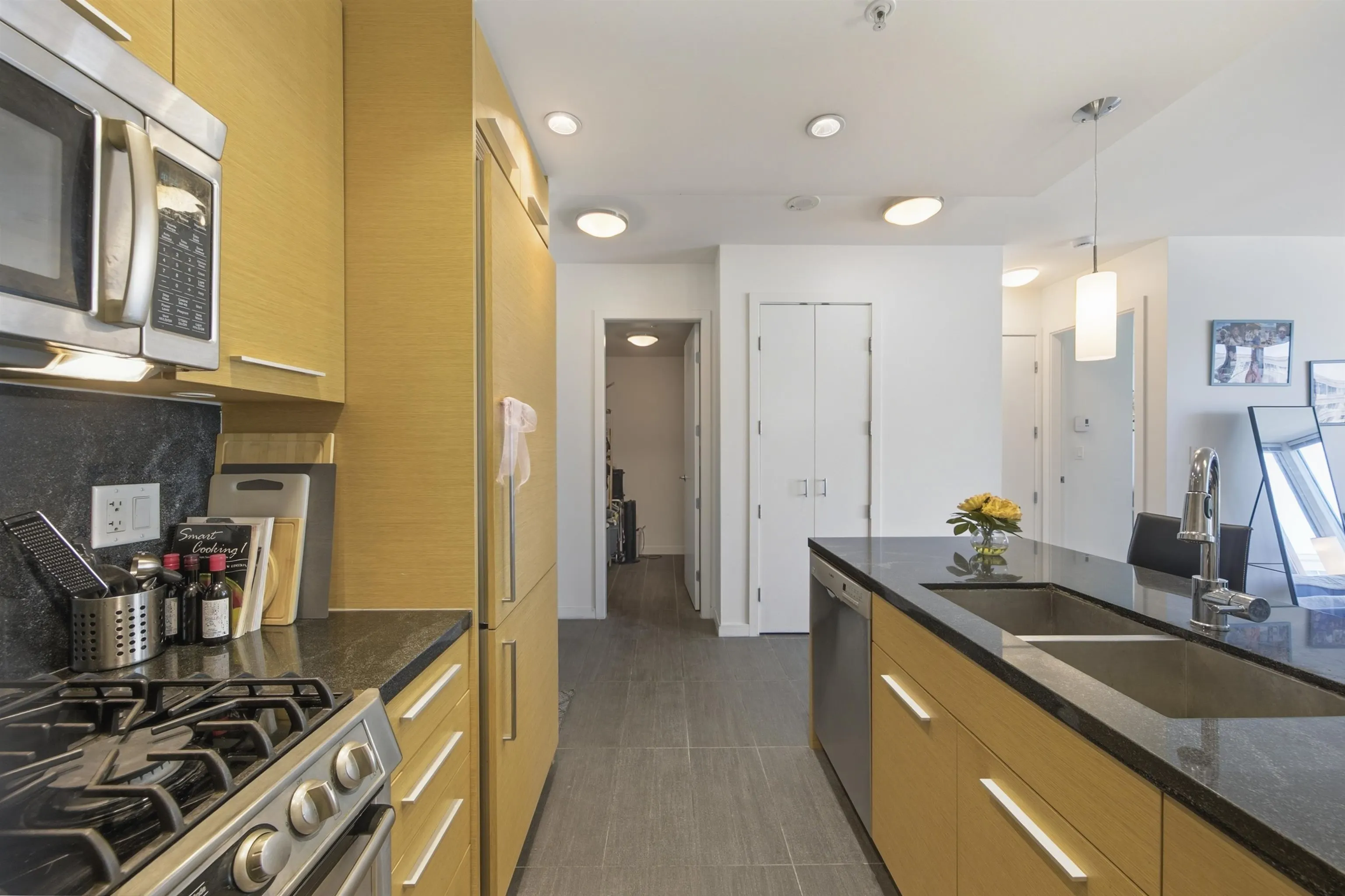 2528 Maple Street #403