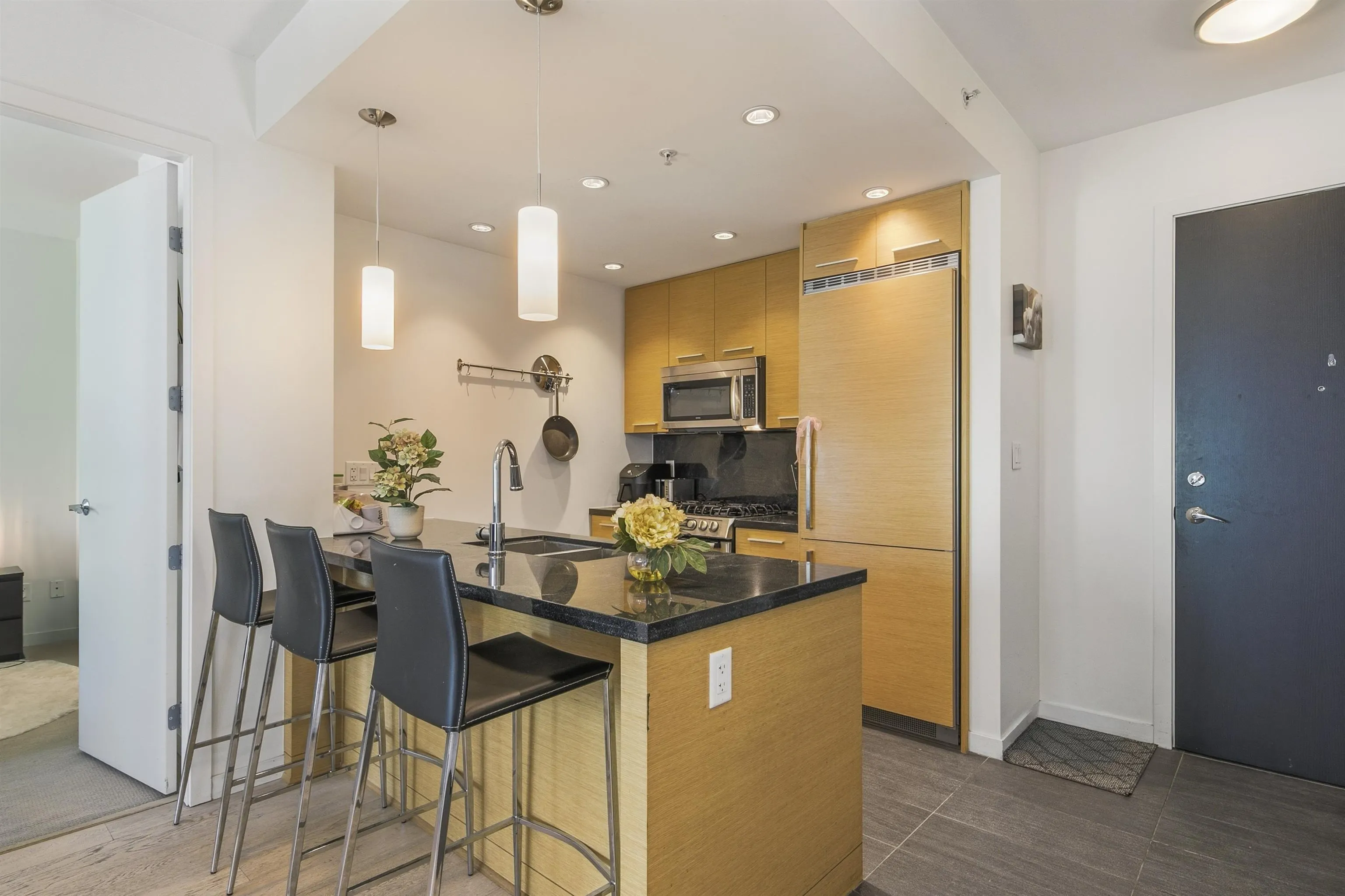 2528 Maple Street #403