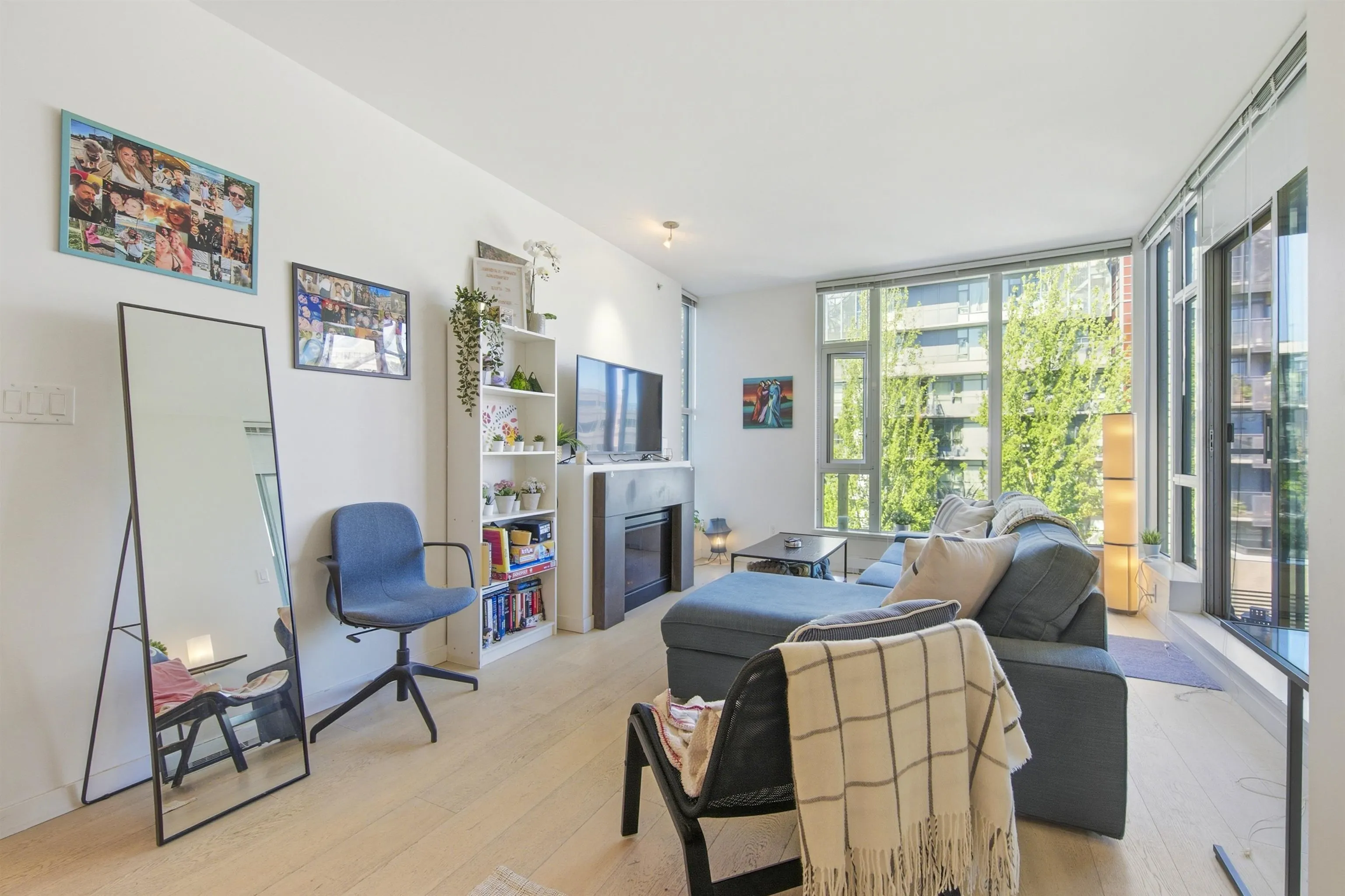 2528 Maple Street #403