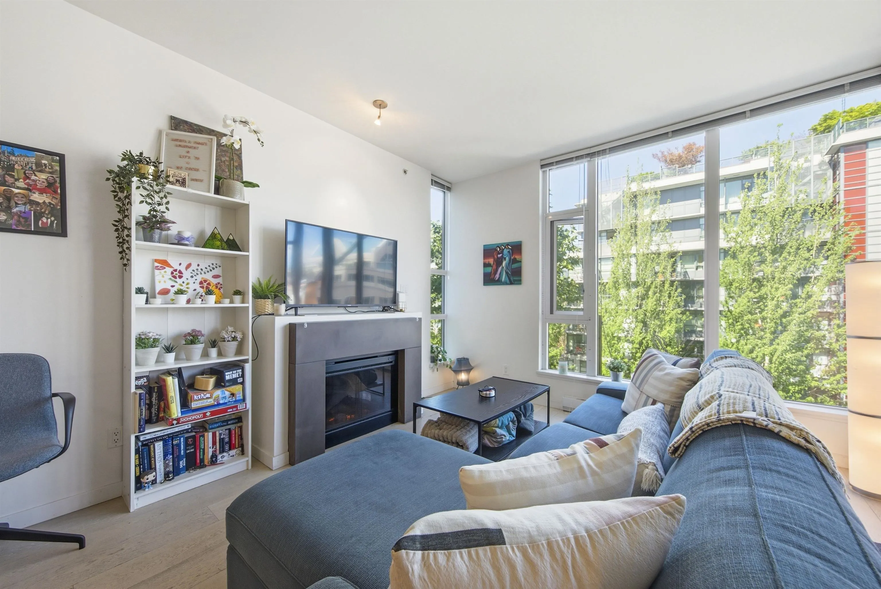2528 Maple Street #403