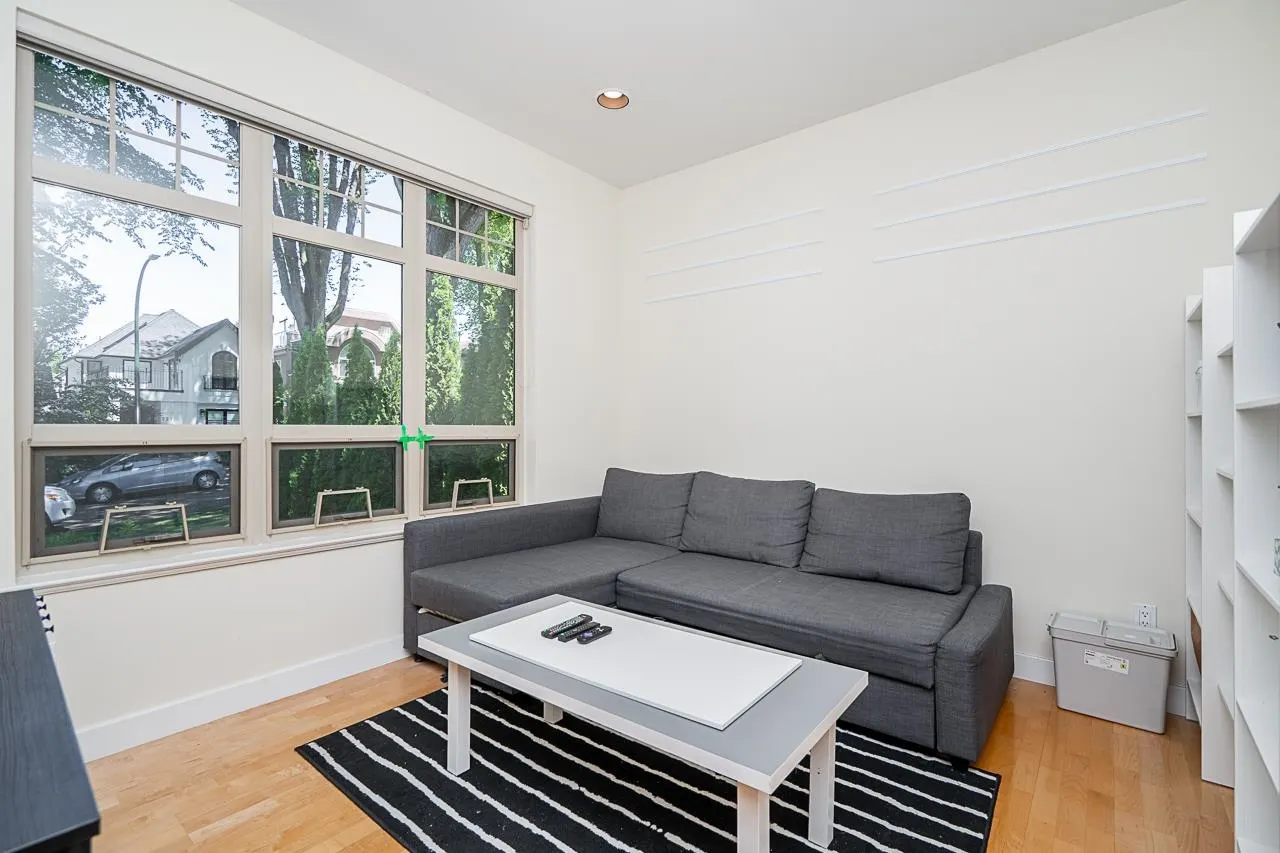 732 W 26th Avenue