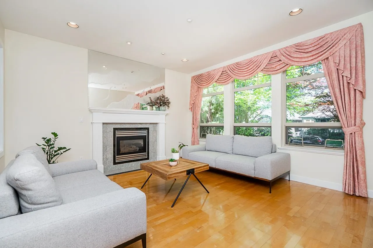 732 W 26th Avenue