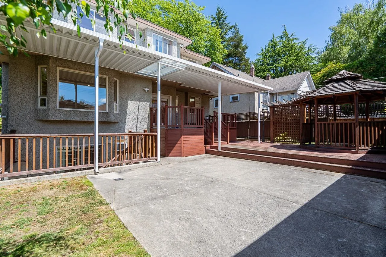 732 W 26th Avenue