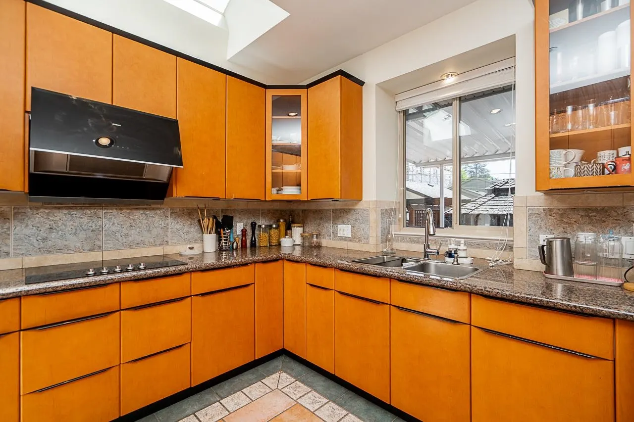 732 W 26th Avenue