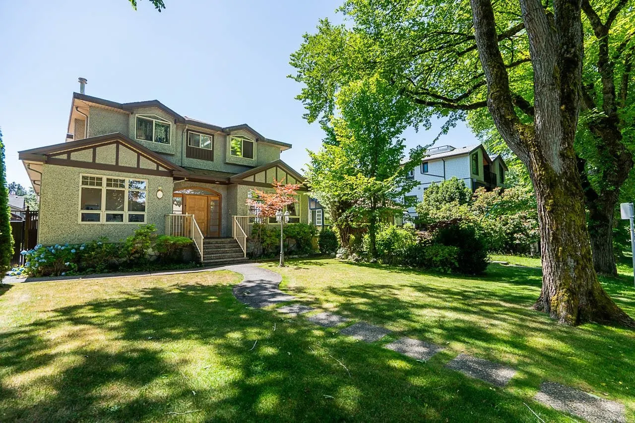 732 W 26th Avenue
