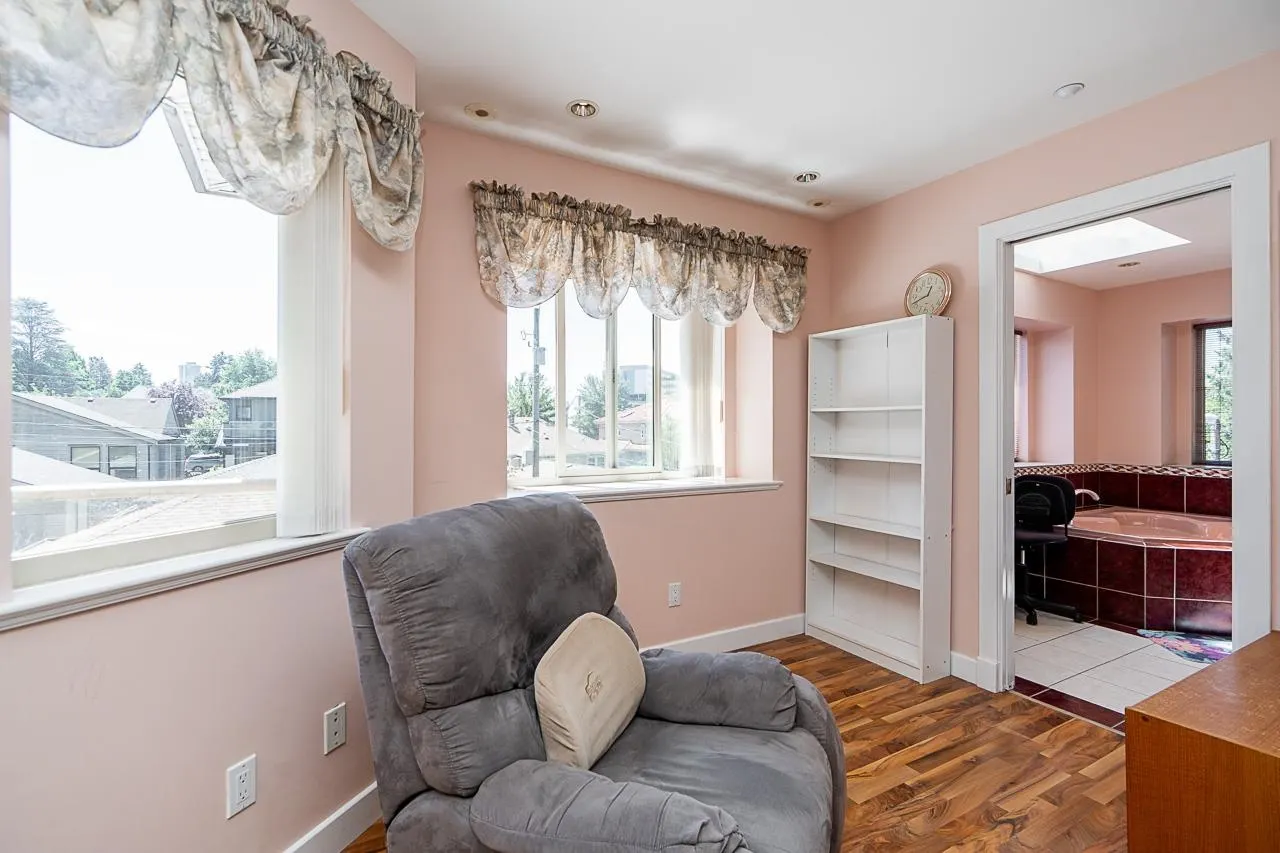 732 W 26th Avenue