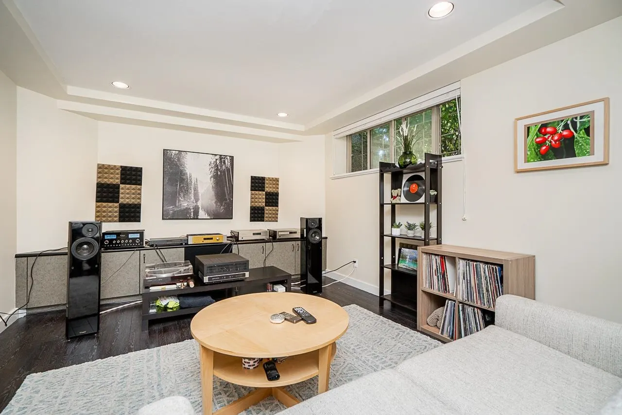 732 W 26th Avenue