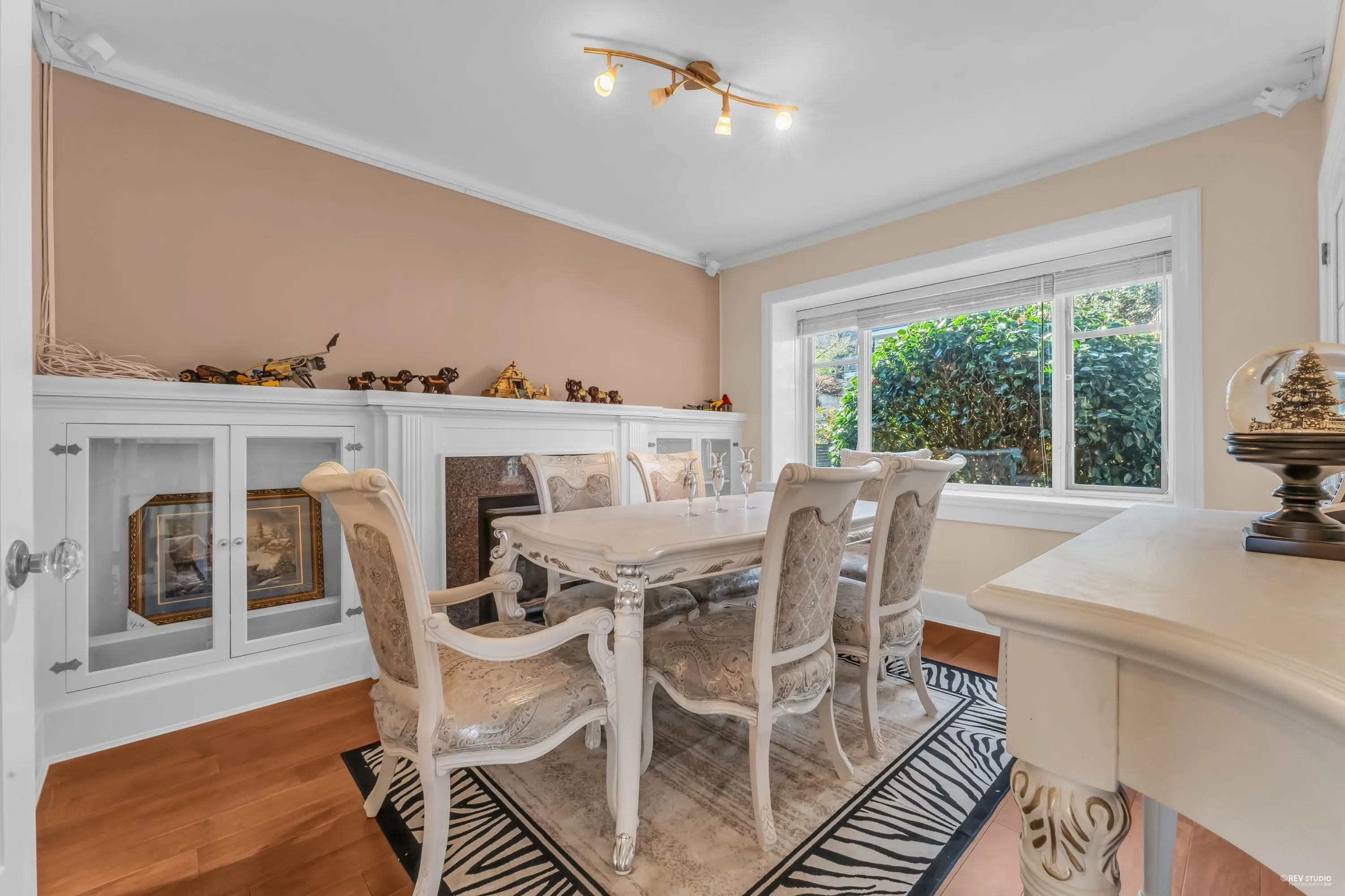 4389 Locarno Crescent