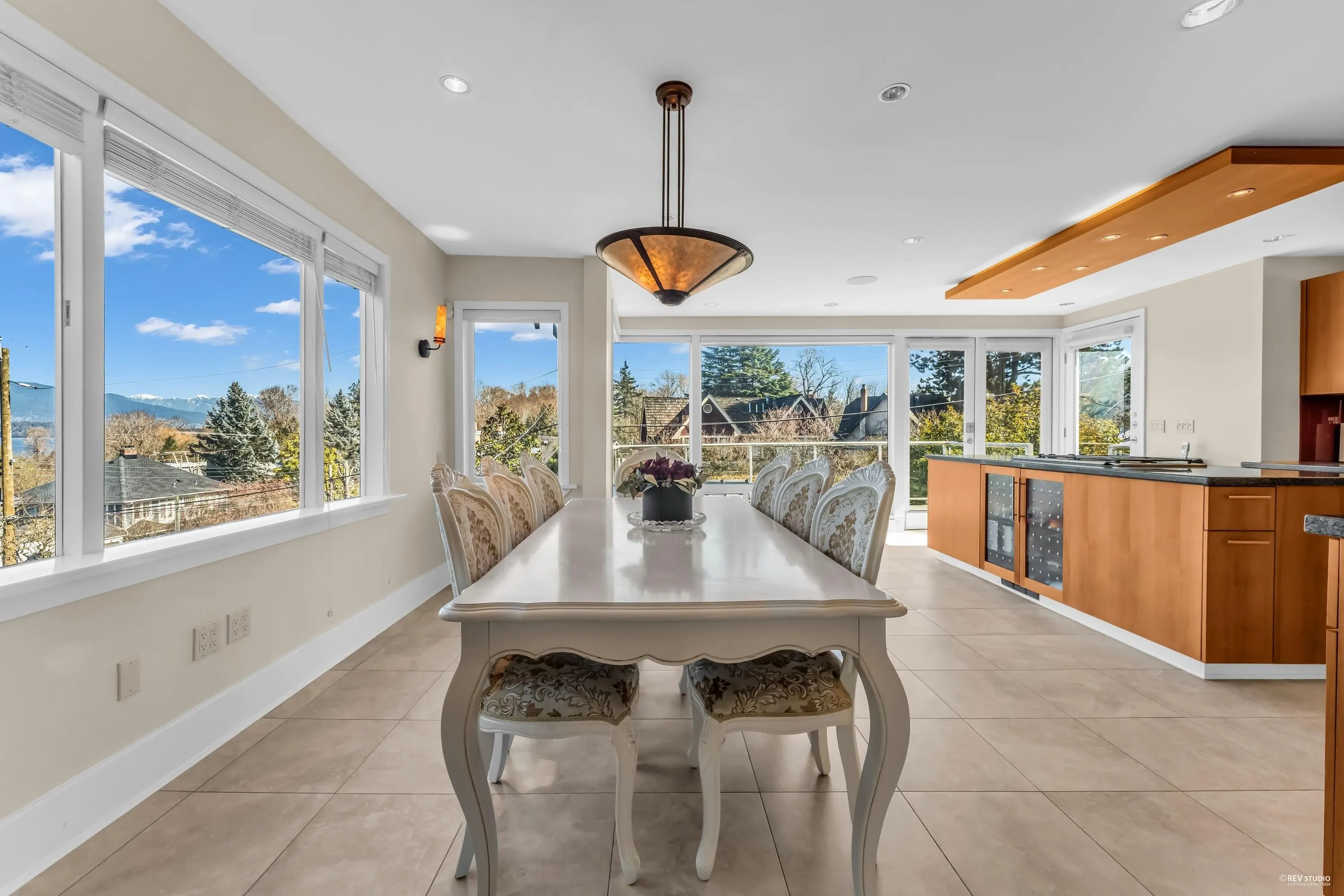4389 Locarno Crescent