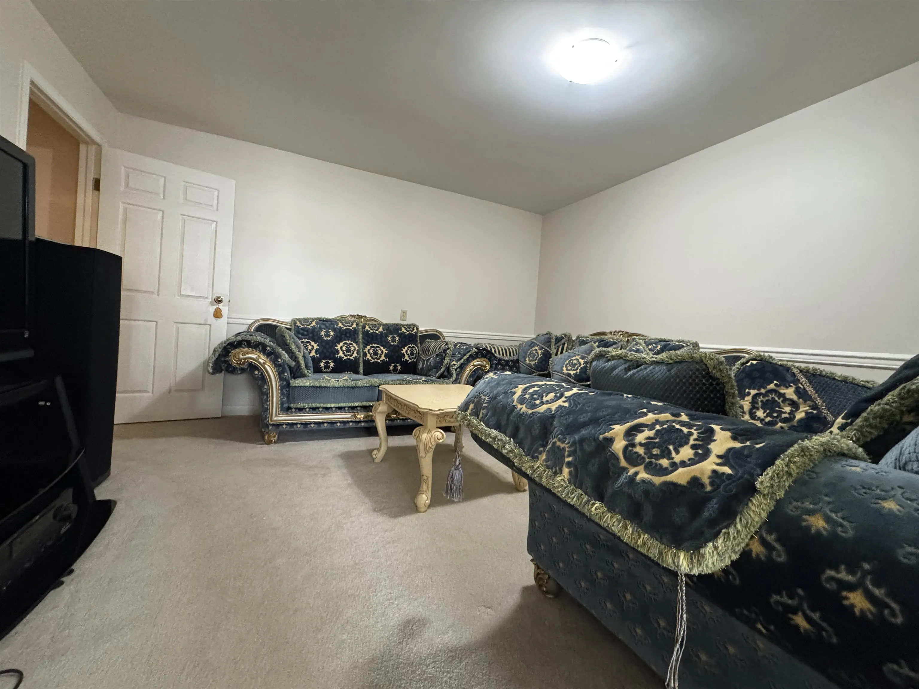 4389 Locarno Crescent