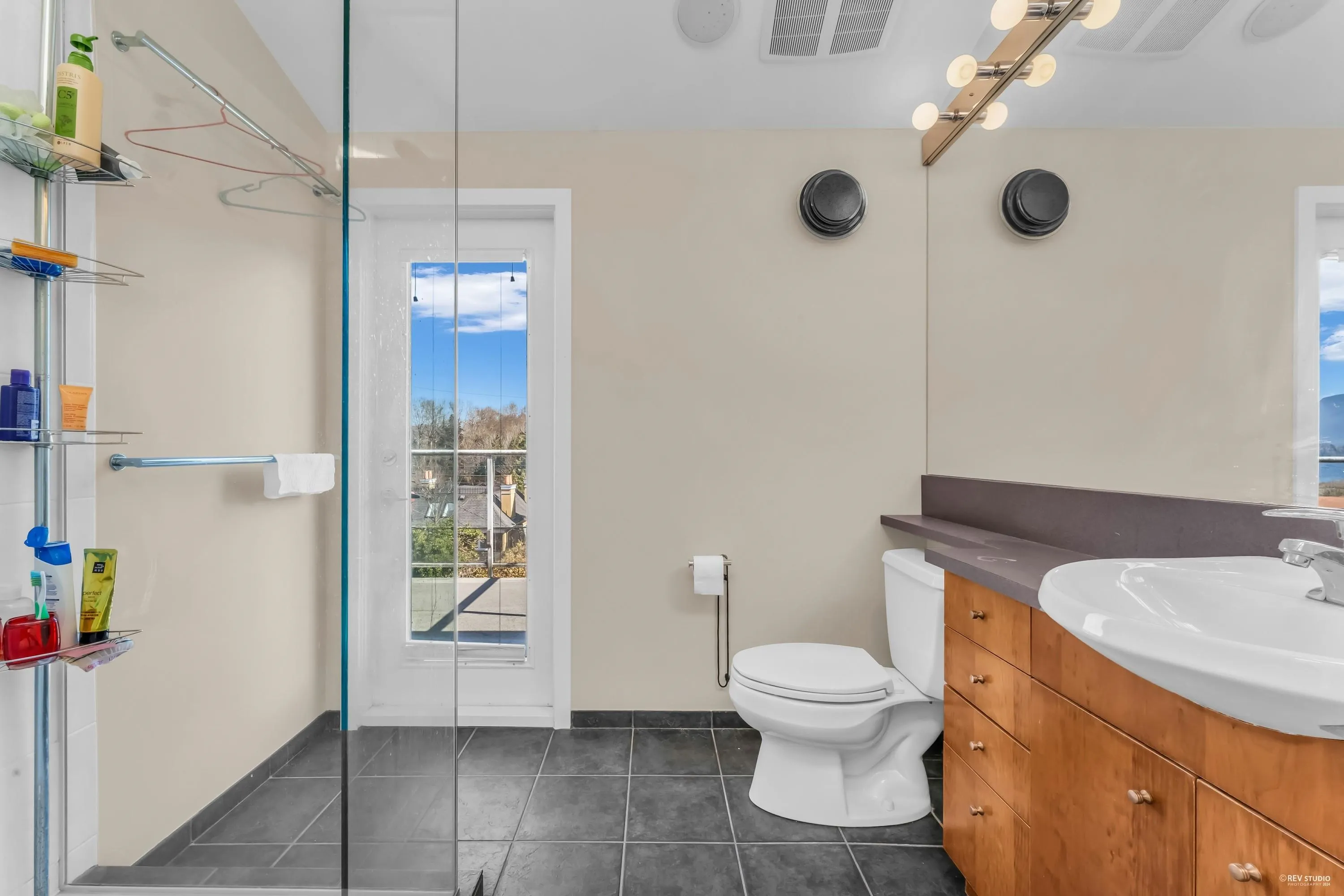 4389 Locarno Crescent