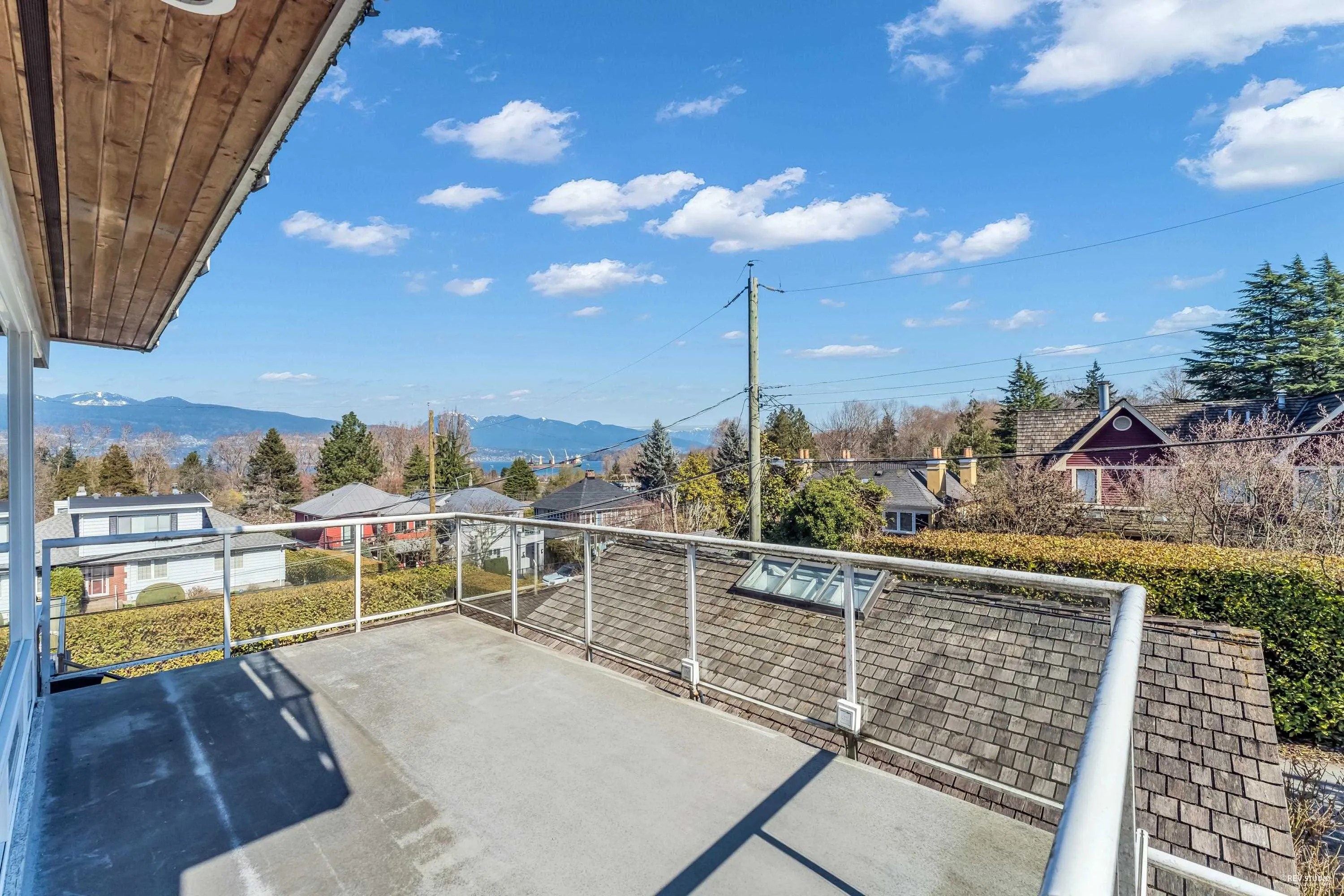 4389 Locarno Crescent