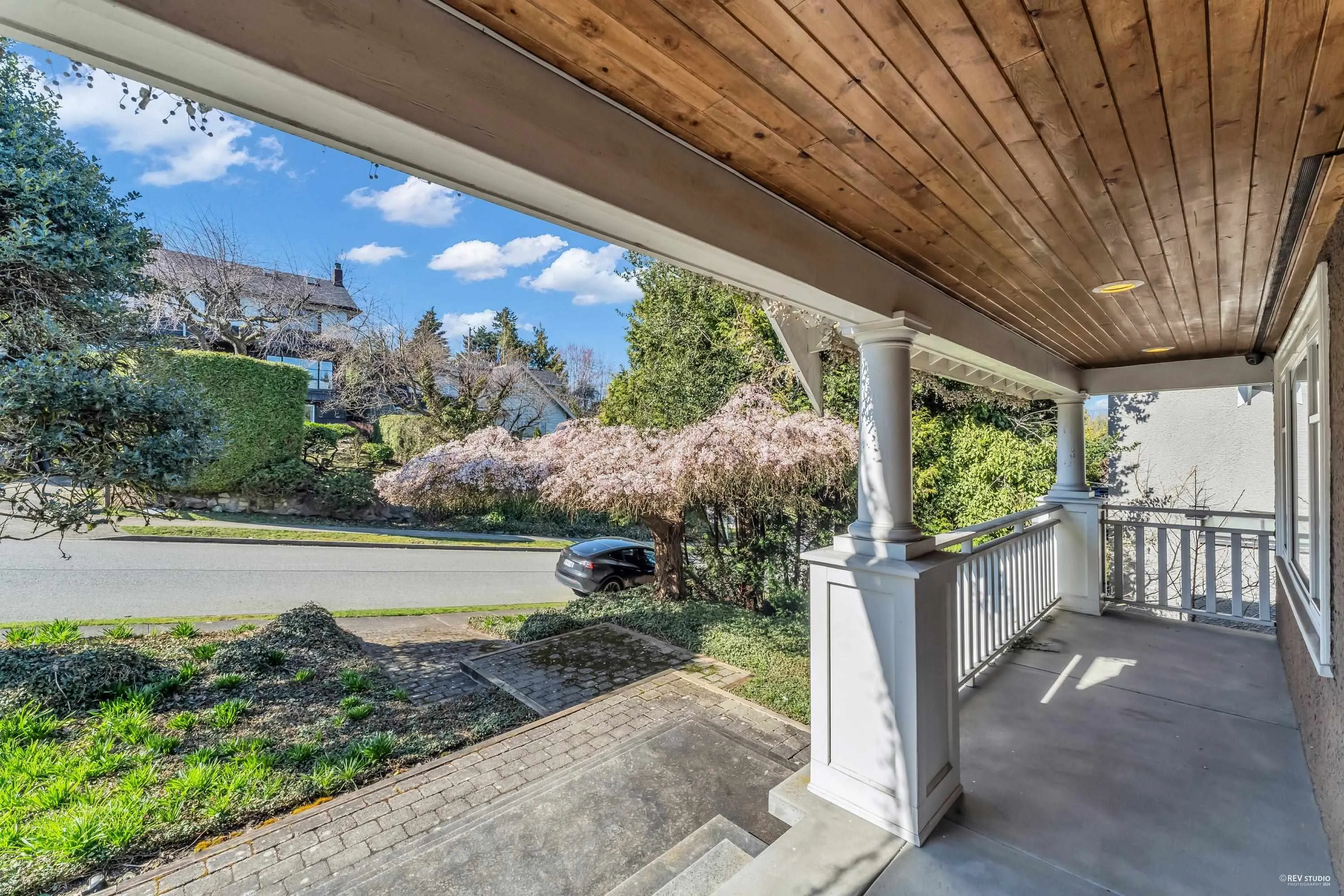 4389 Locarno Crescent