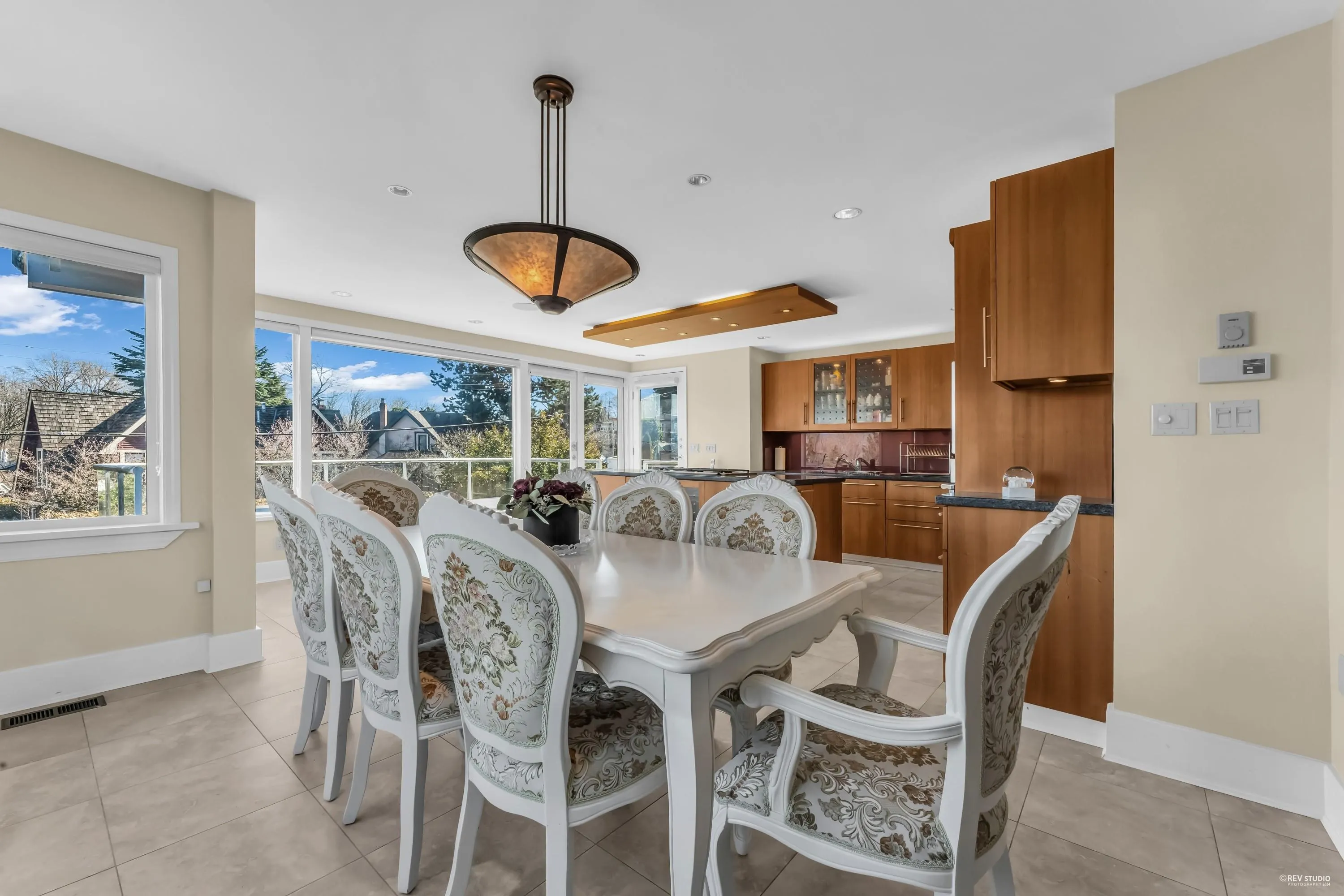 4389 Locarno Crescent