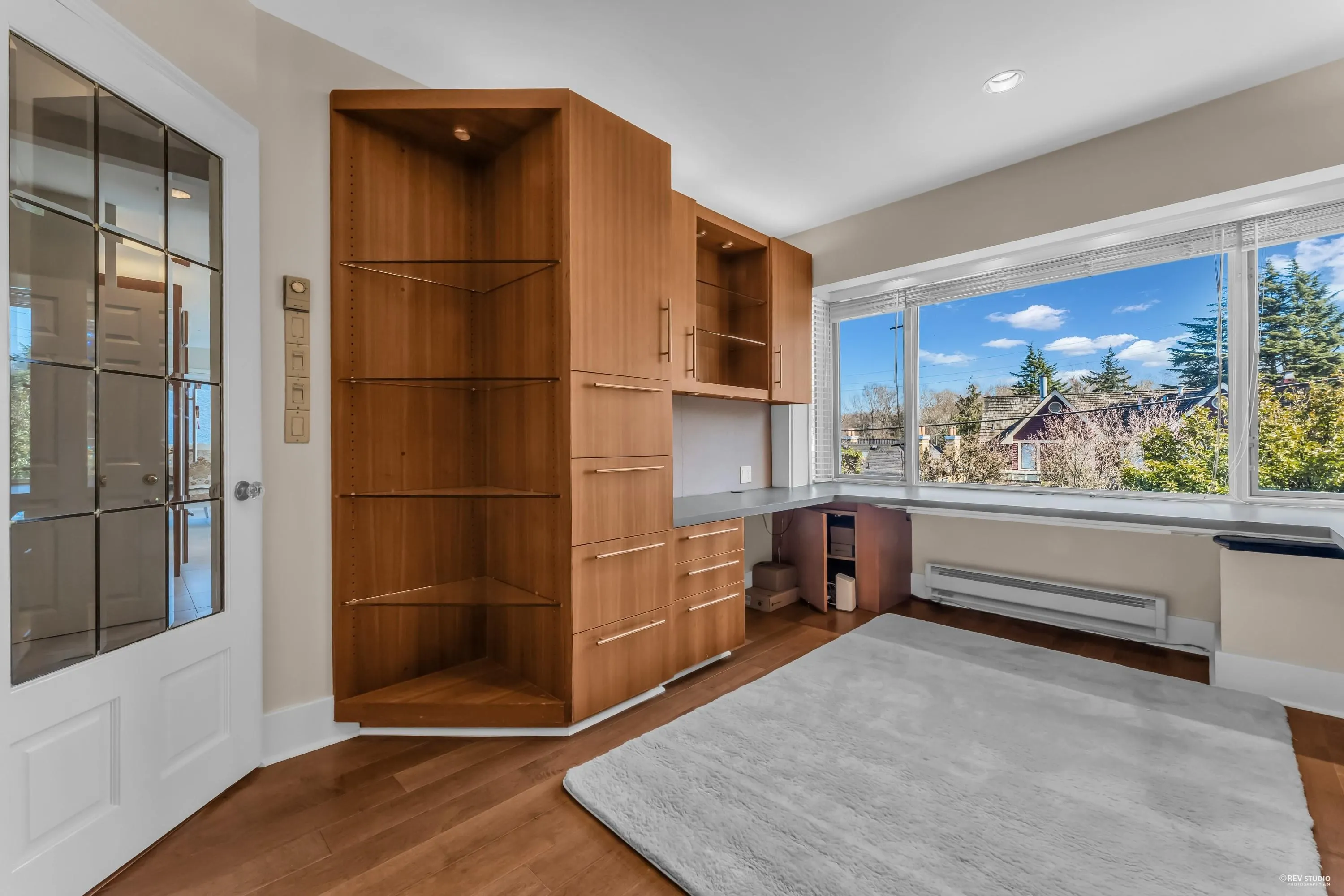 4389 Locarno Crescent