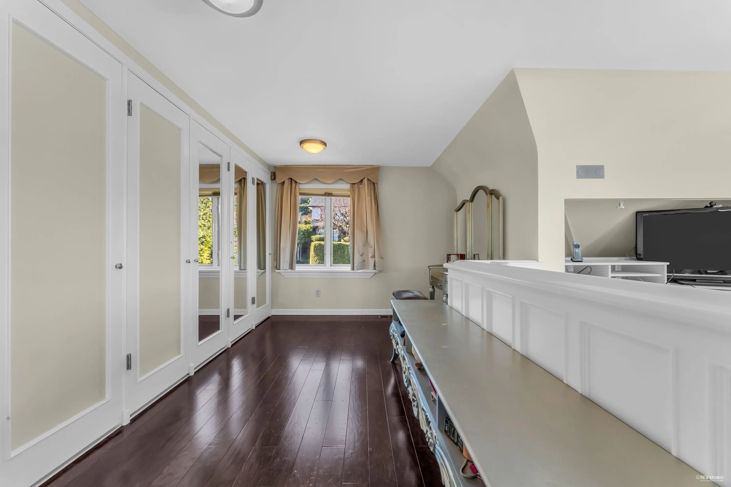 4389 Locarno Crescent