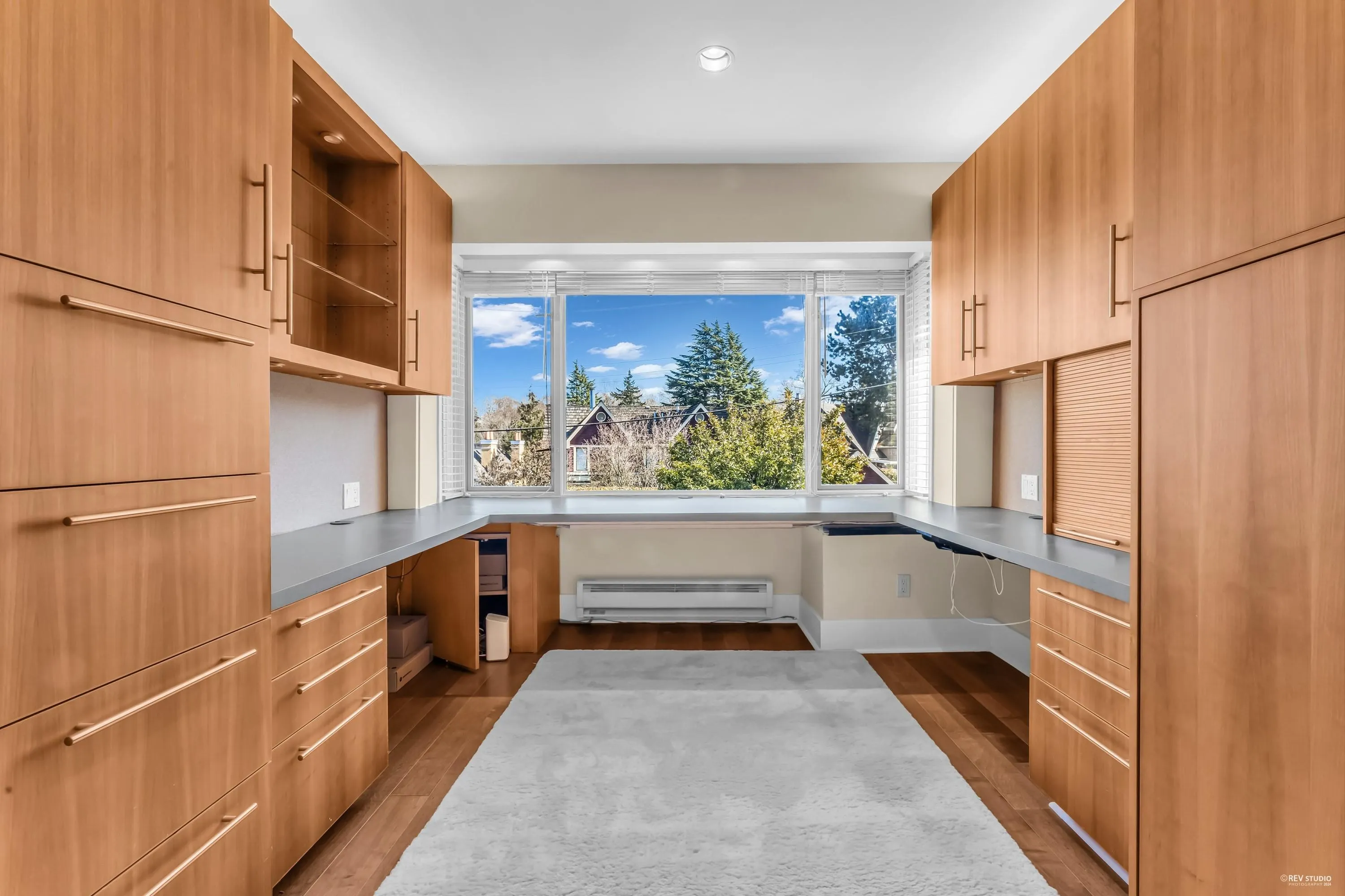 4389 Locarno Crescent