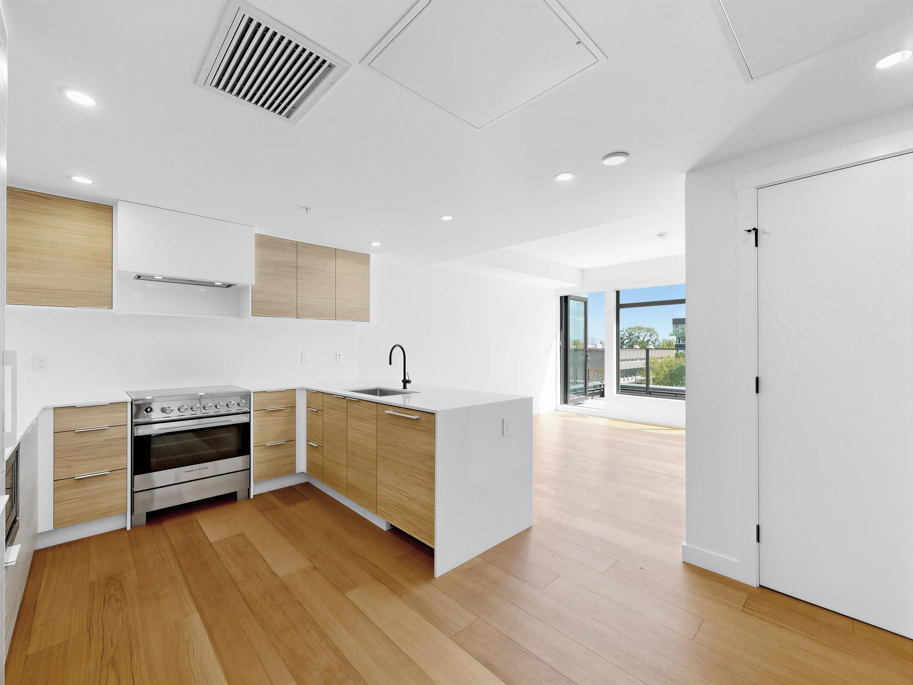 6485 Manitoba Street #504