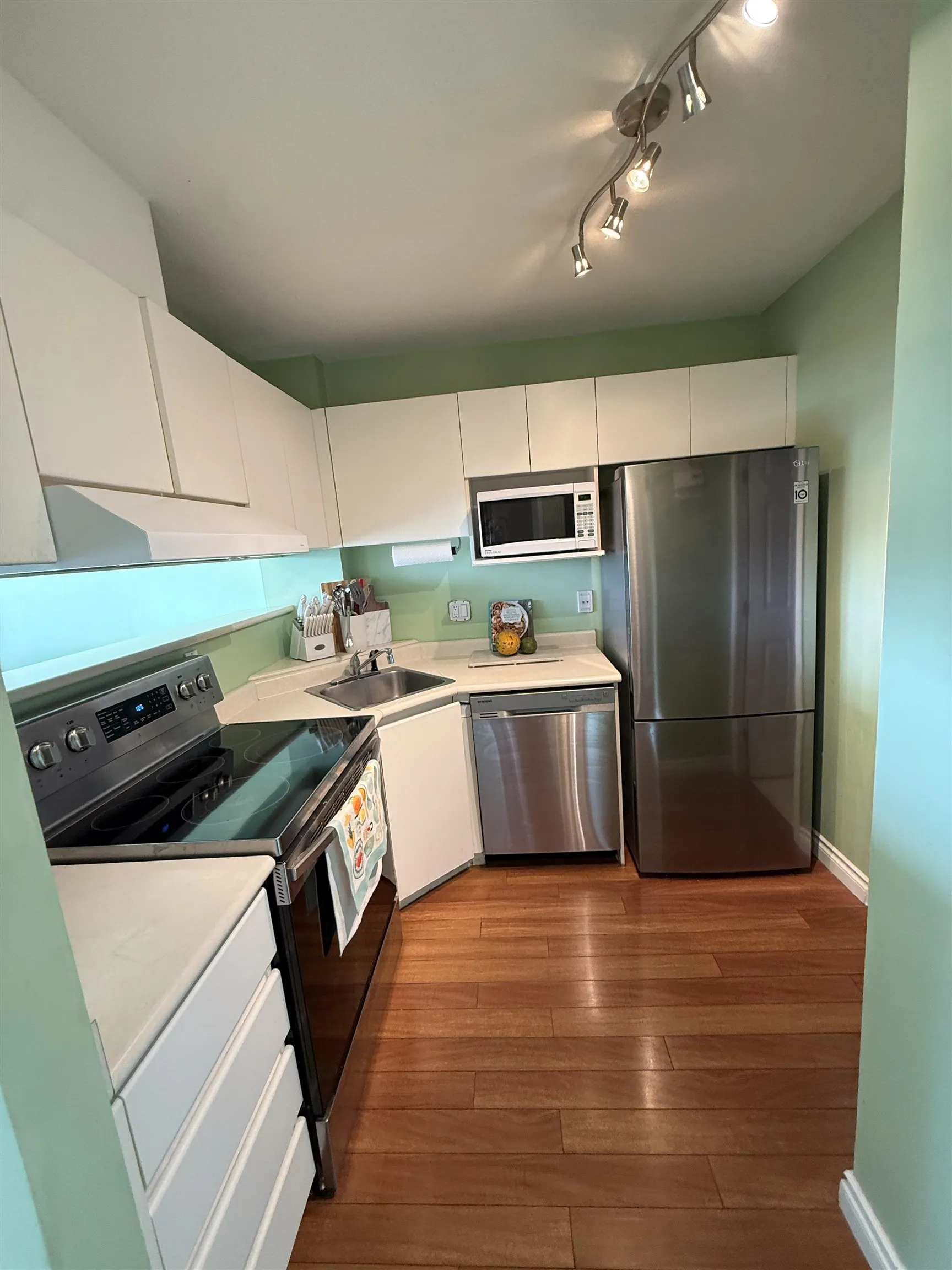 1188 Richards Street #606