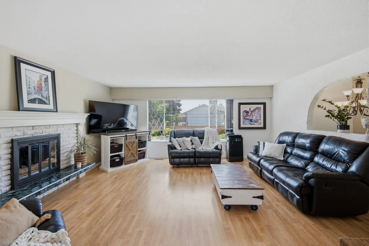 2413 Scott Place