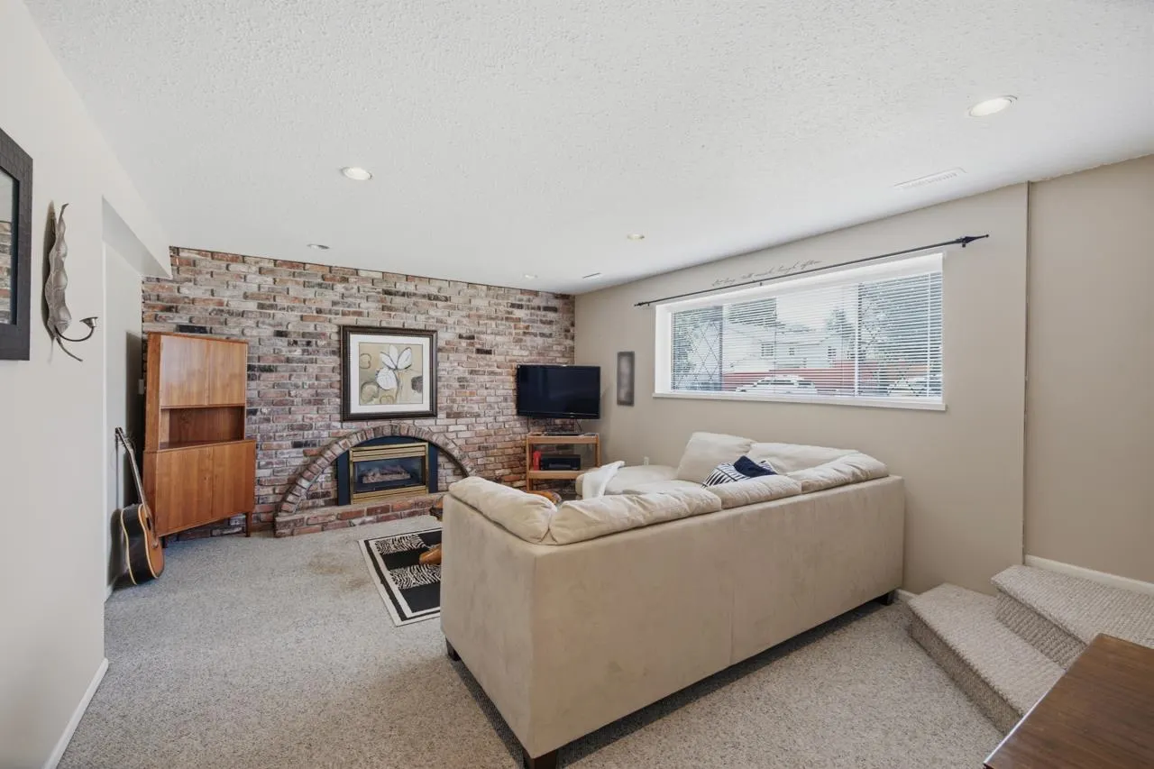 2413 Scott Place
