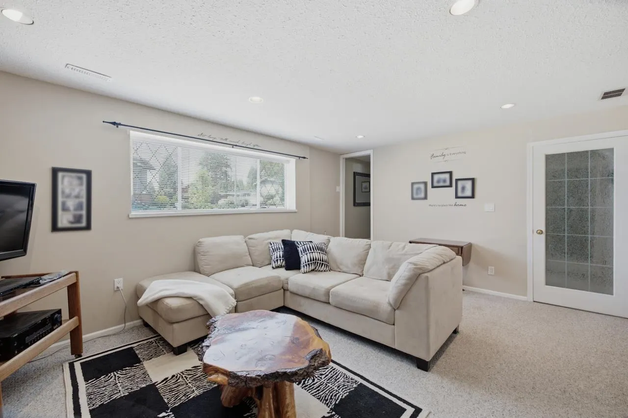 2413 Scott Place