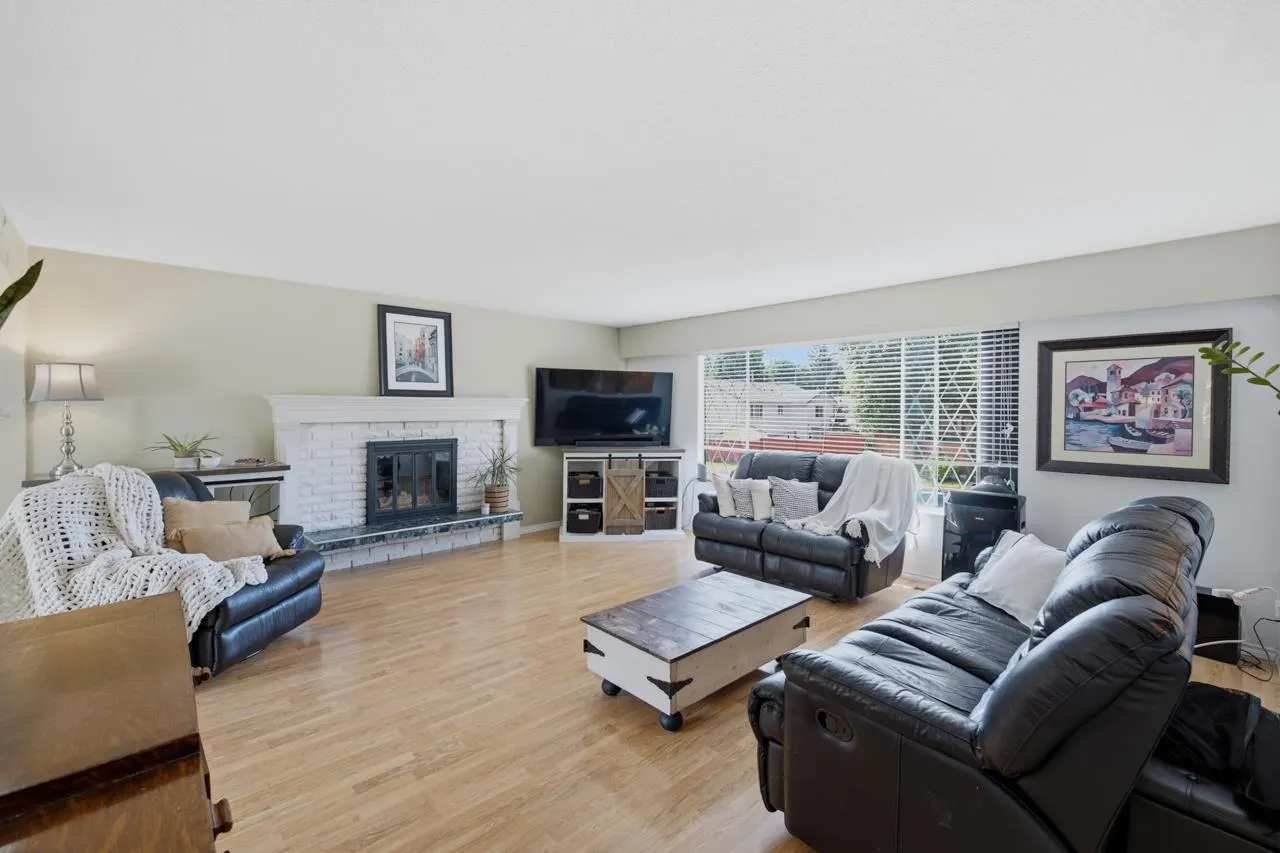 2413 Scott Place