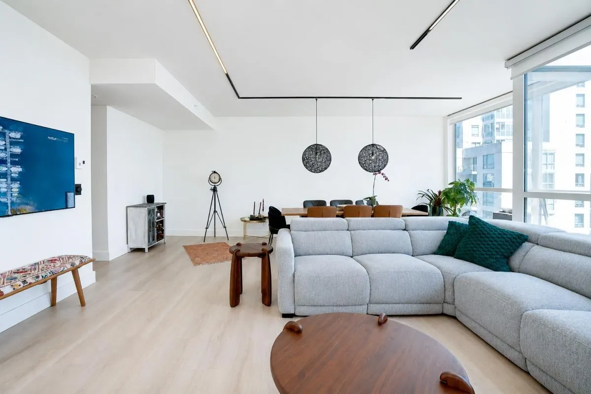 1239 W Georgia Street #1909