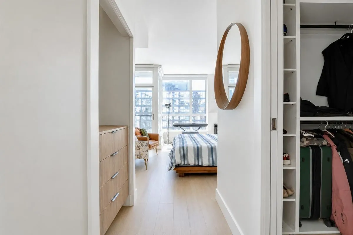 1239 W Georgia Street #1909