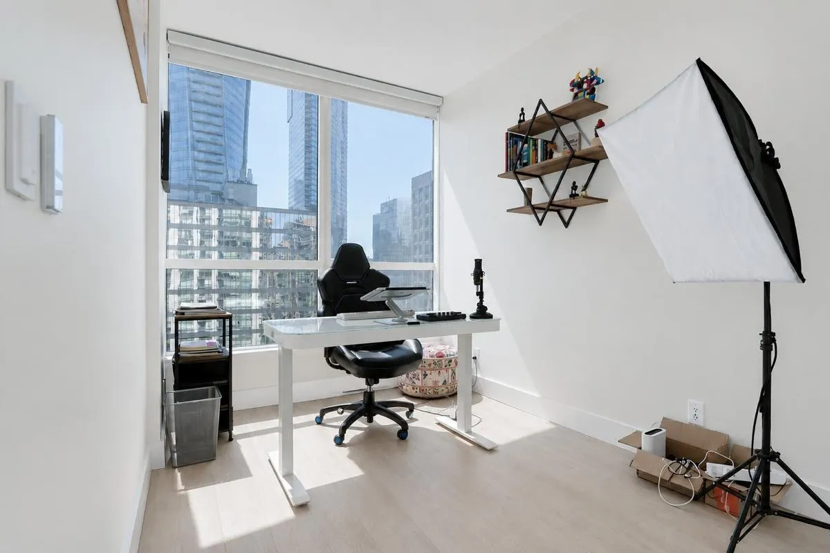 1239 W Georgia Street #1909
