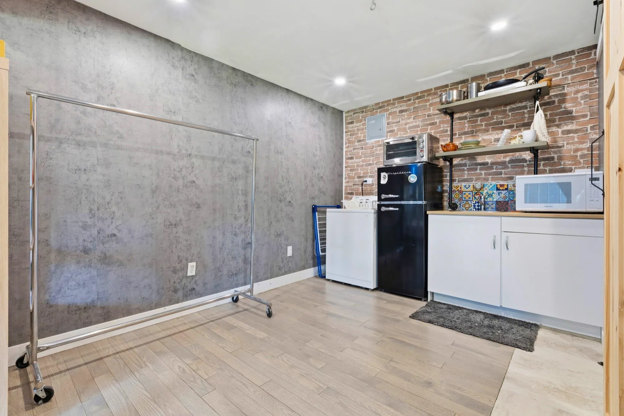 713 Appleyard Court
