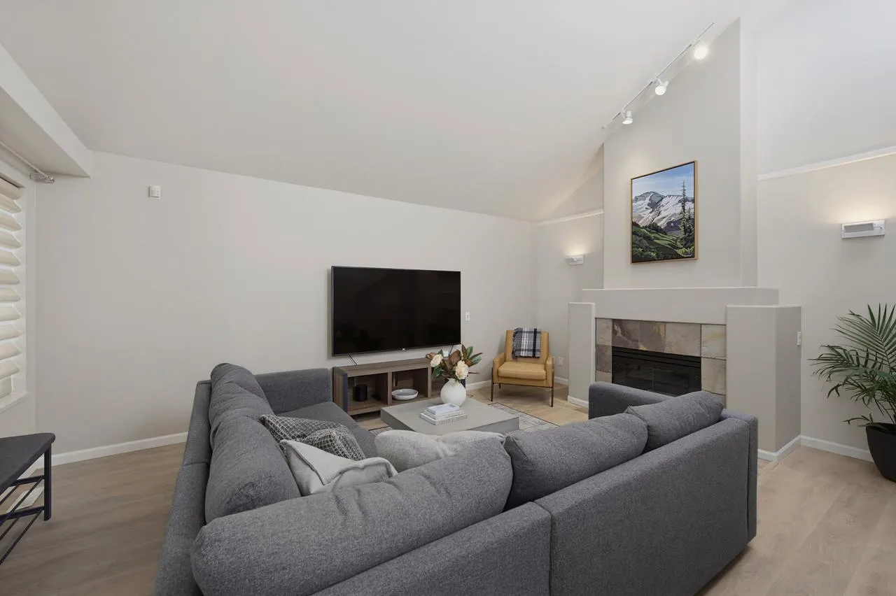 1550 Larkhall Crescent #21