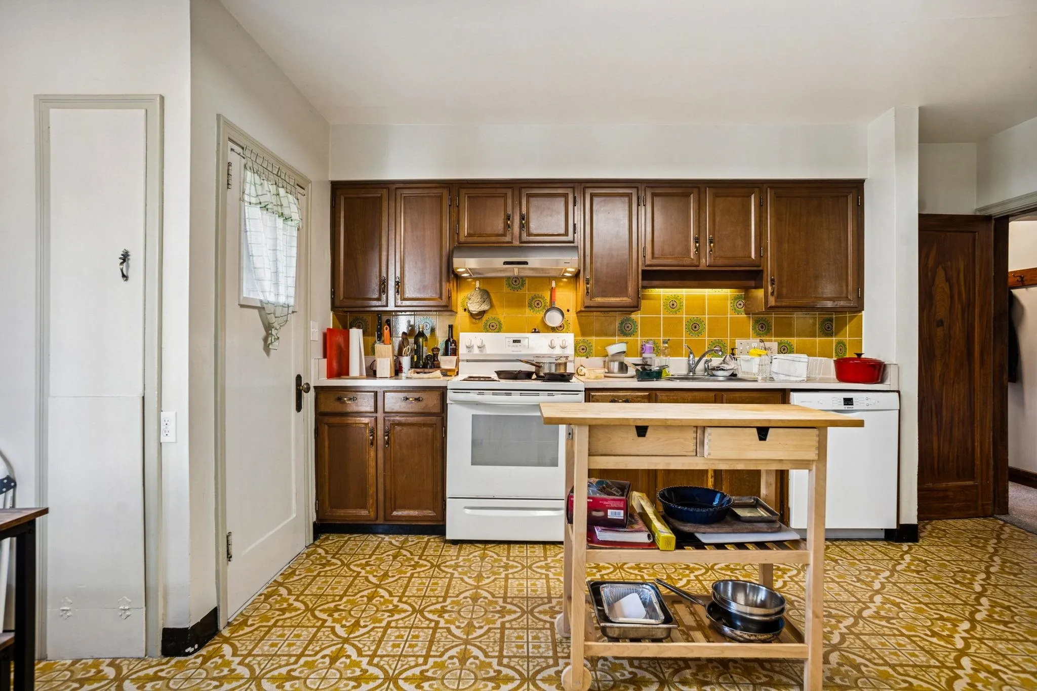 475 W 27th Avenue