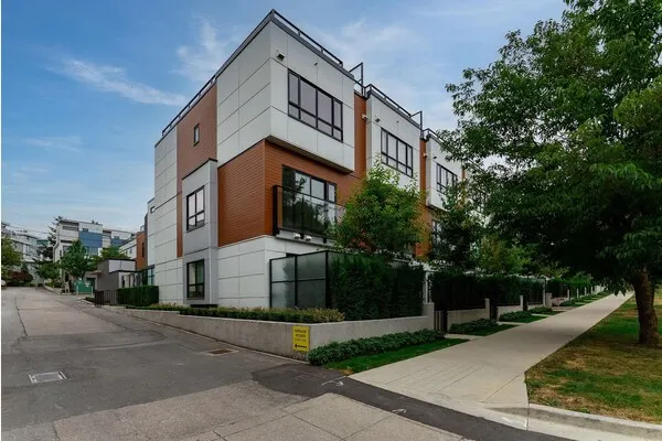 520 W 28th Avenue #11