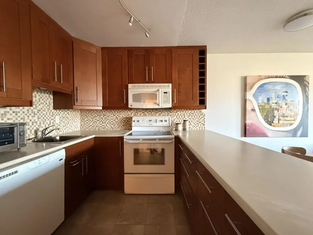 1877 W 5th Avenue #302