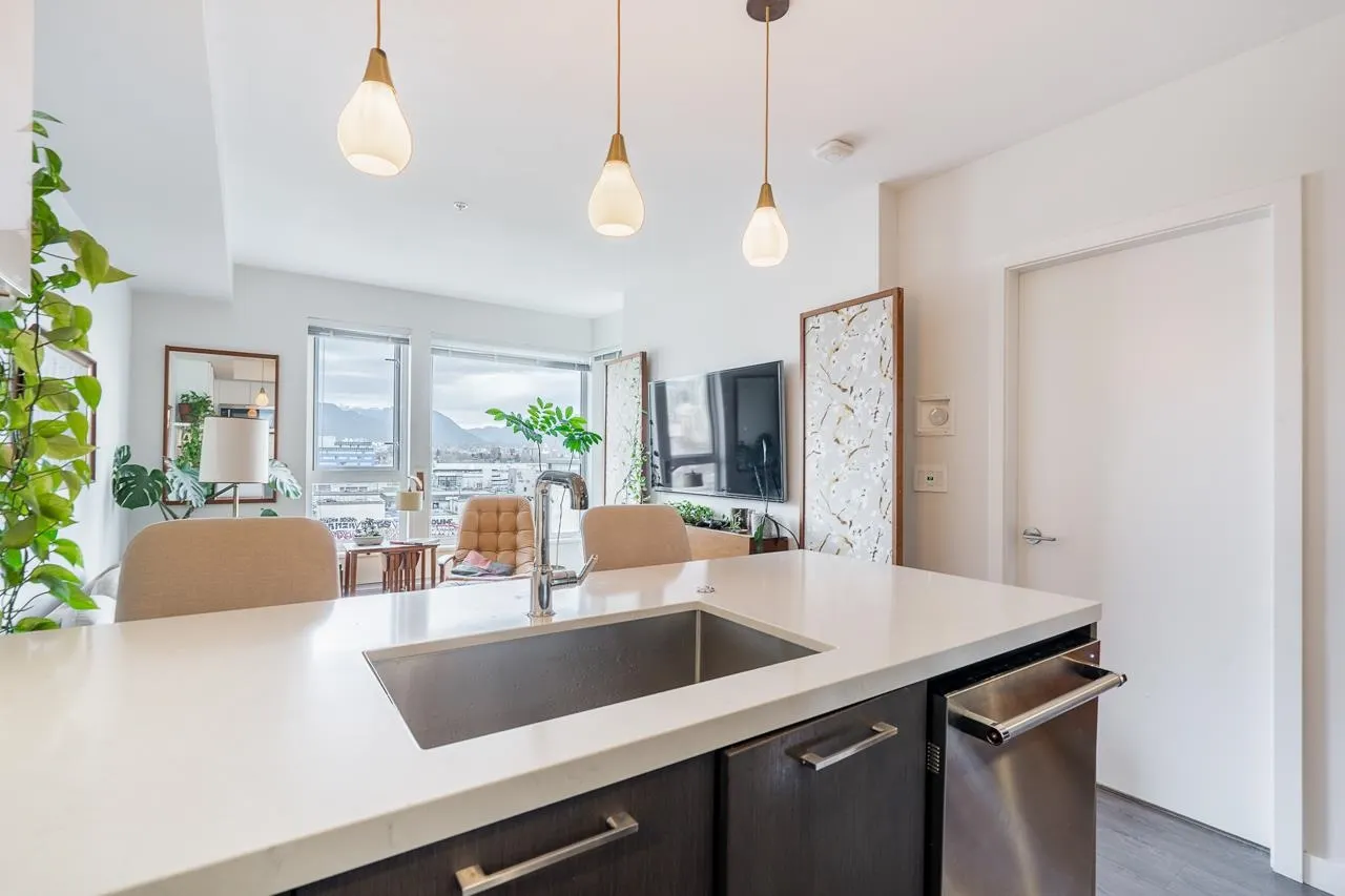 384 E 1st Avenue #708