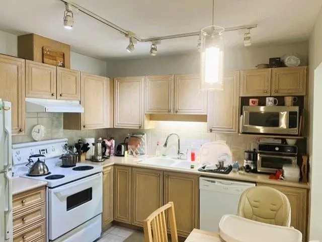 5683 Hampton Place #204
