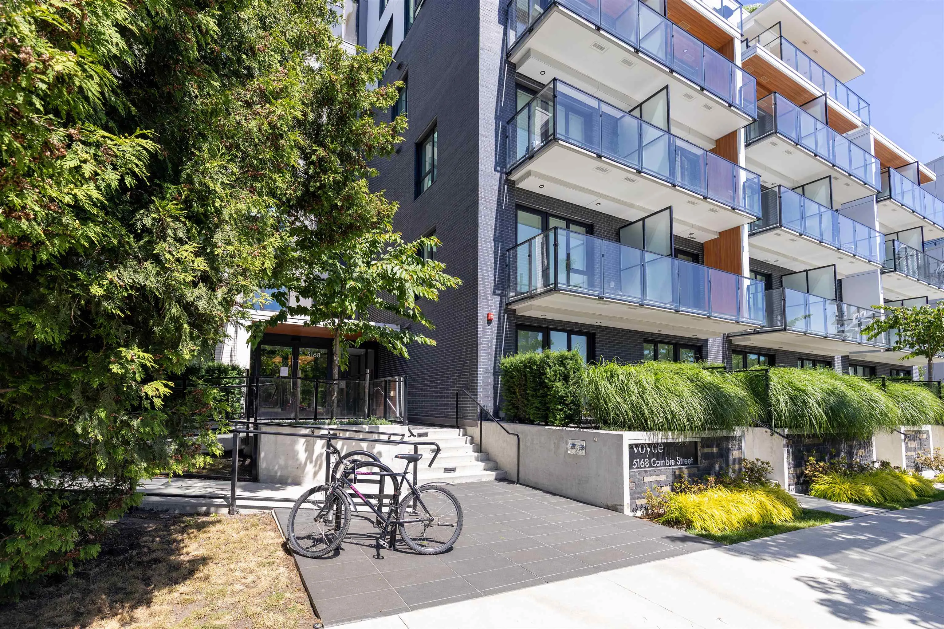 5168 Cambie Street #403