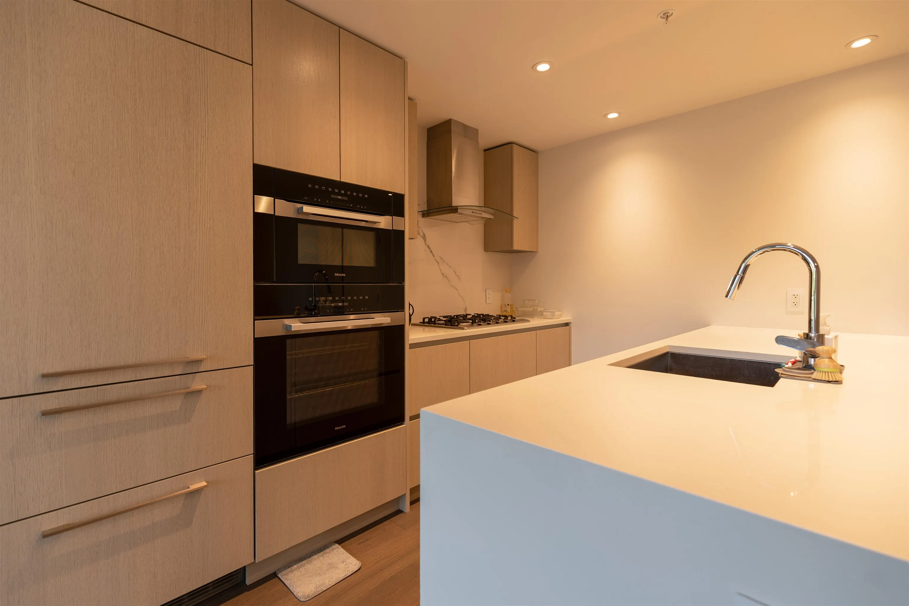 5168 Cambie Street #403