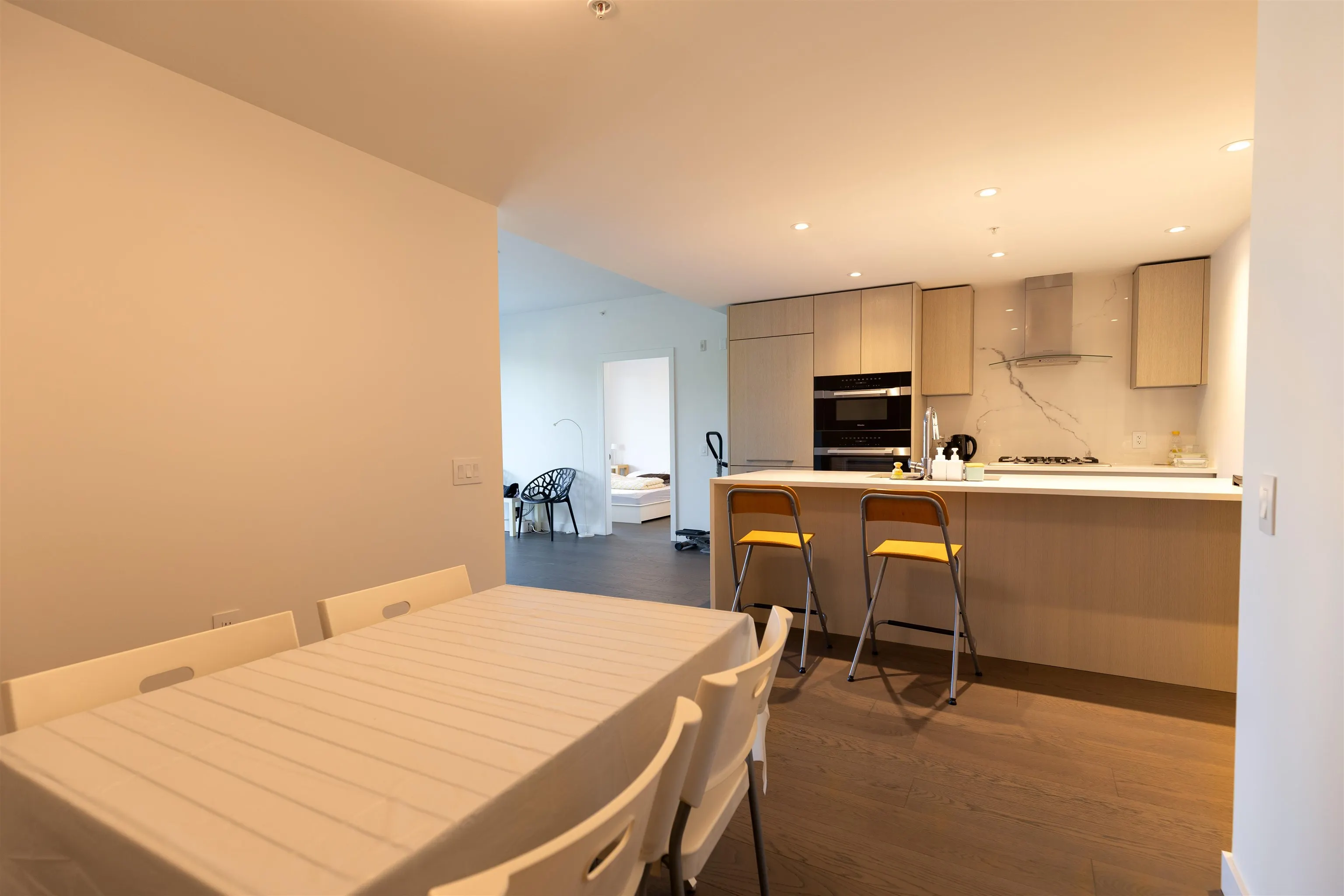 5168 Cambie Street #403